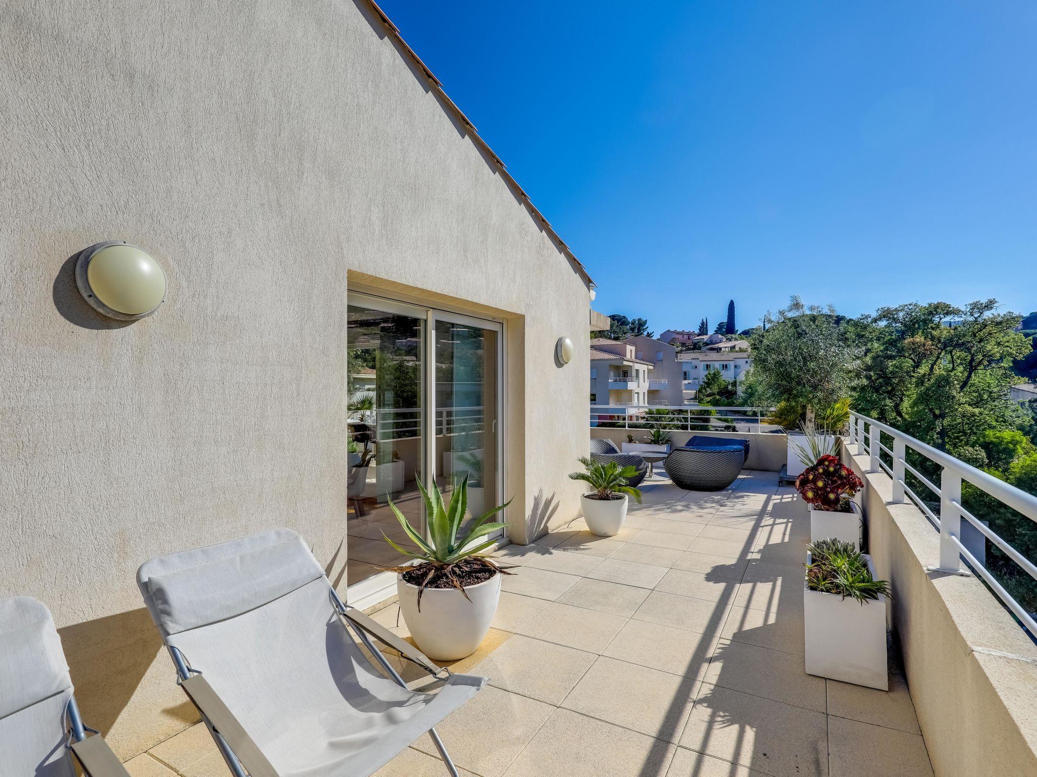 Photo 12 - Appartement de 3 chambres à Cavalaire-sur-Mer avec piscine et terrasse