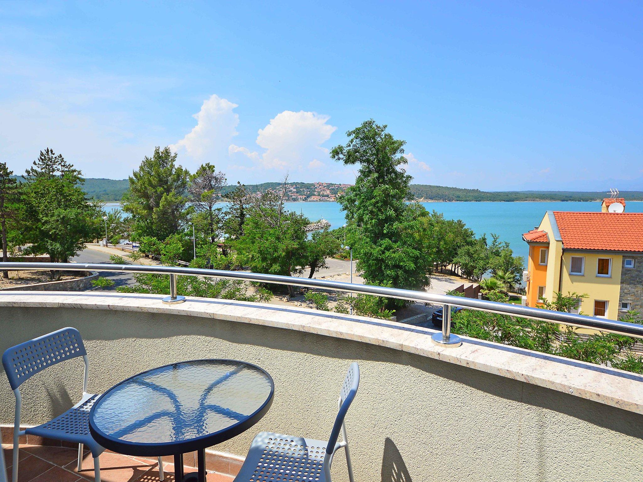 Foto 6 - Apartment mit 2 Schlafzimmern in Dobrinj mit blick aufs meer