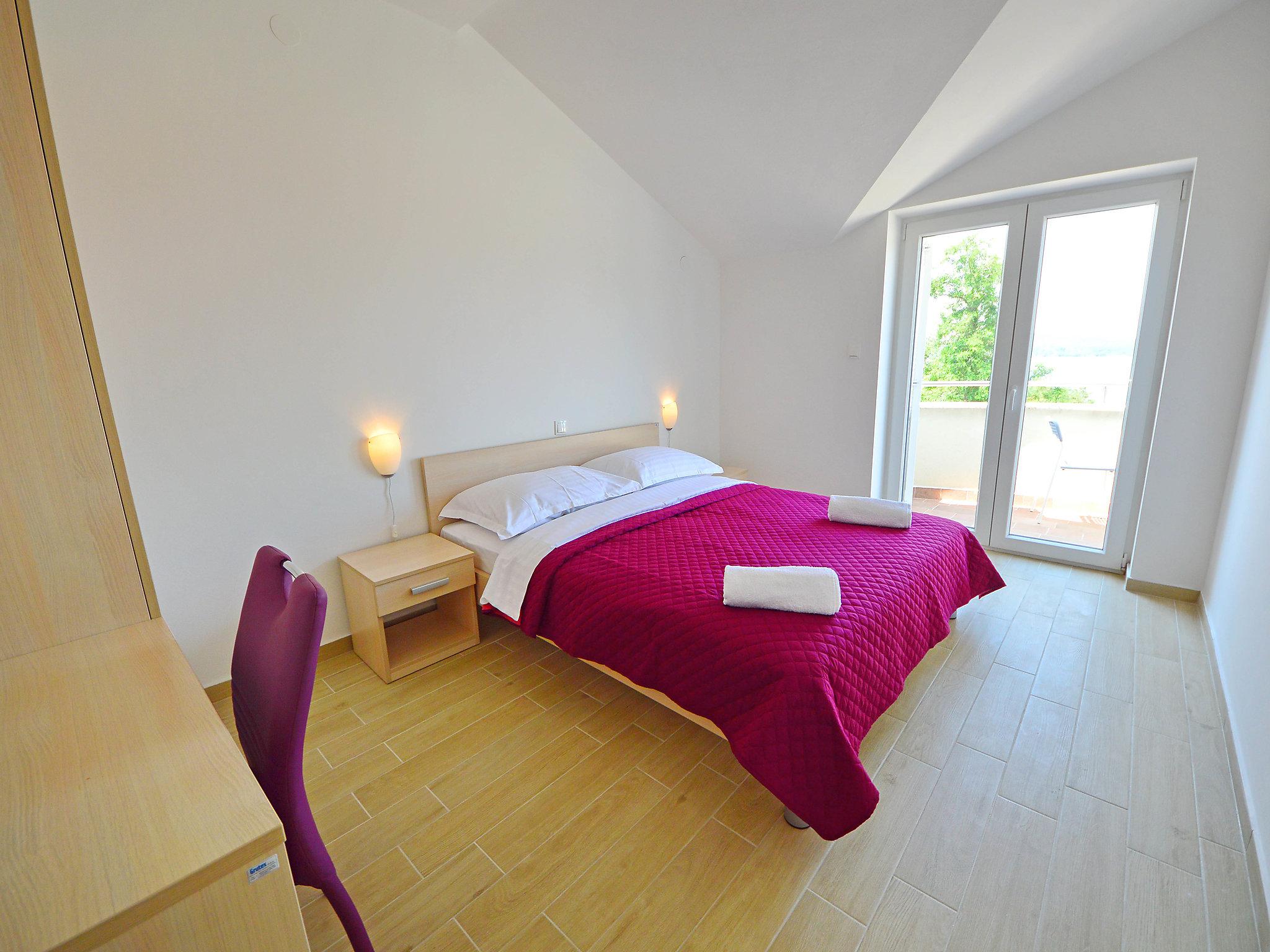 Foto 16 - Appartamento con 2 camere da letto a Dobrinj con vista mare