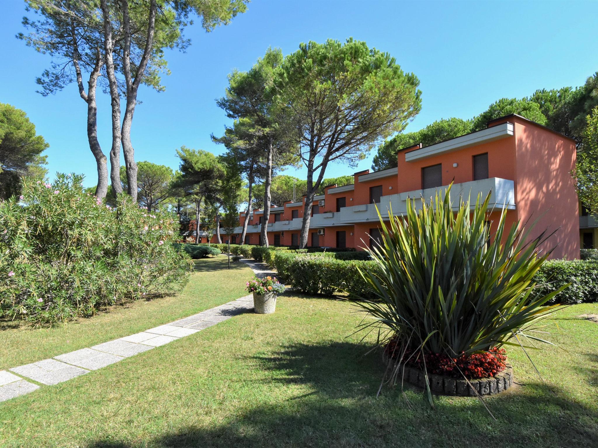 Foto 1 - Apartamento de 2 quartos em San Michele al Tagliamento com piscina e vistas do mar