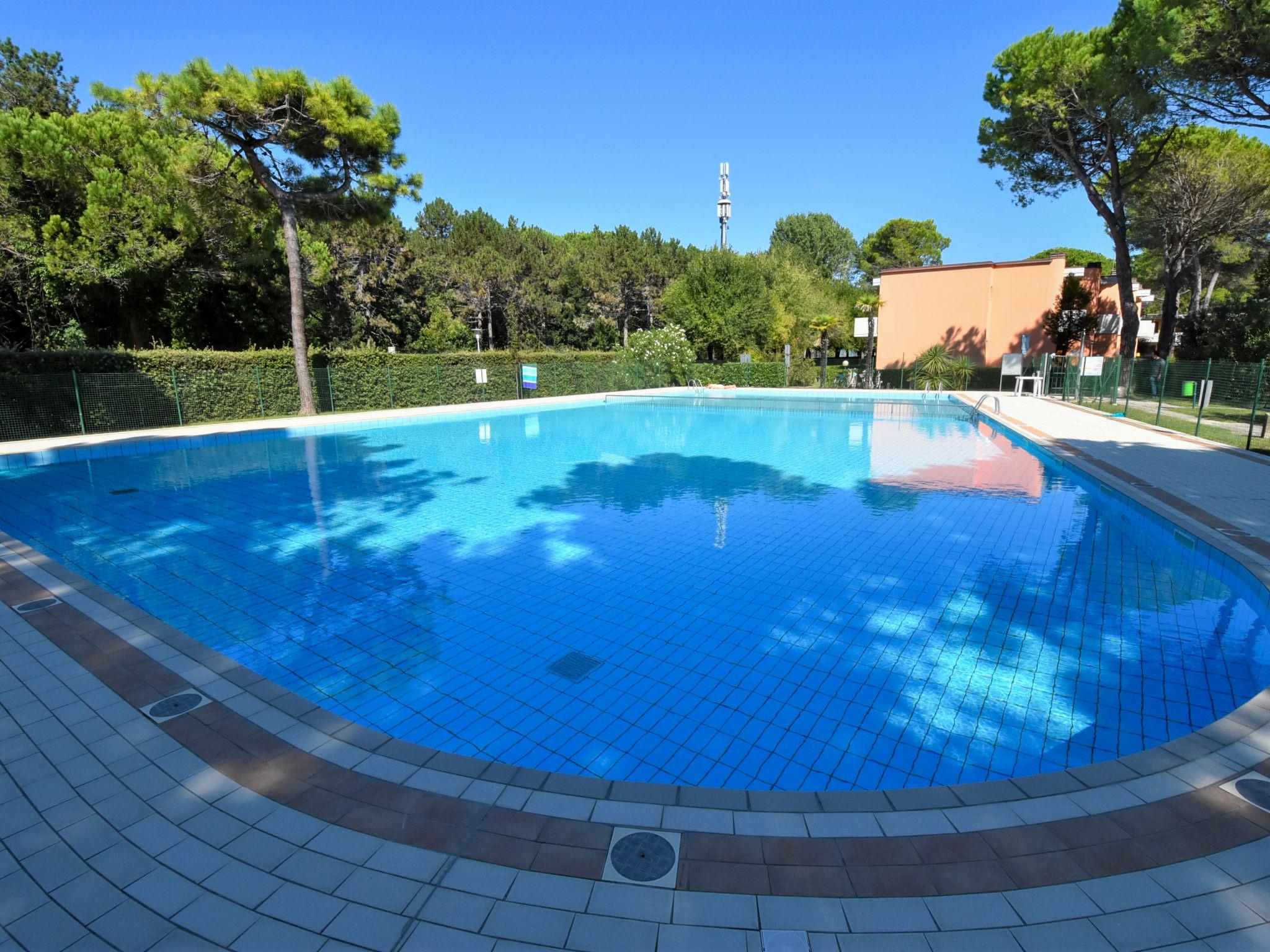 Photo 10 - 2 bedroom Apartment in San Michele al Tagliamento with swimming pool and sea view