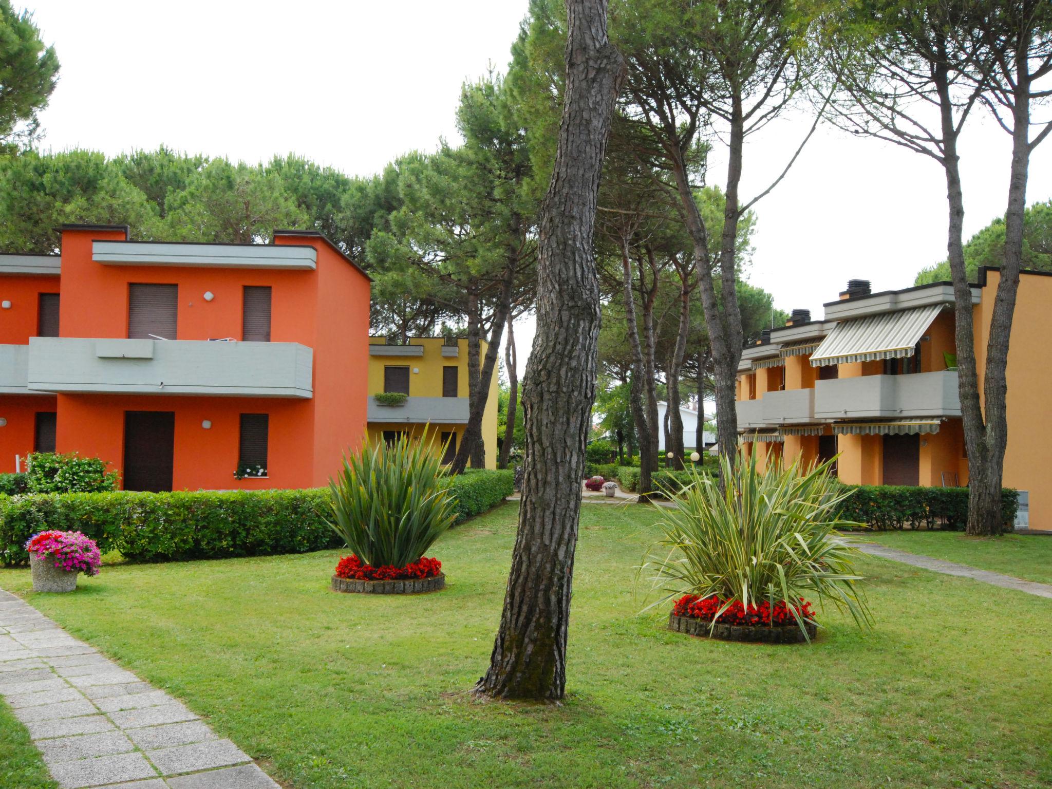 Foto 13 - Apartamento de 2 quartos em San Michele al Tagliamento com piscina e vistas do mar