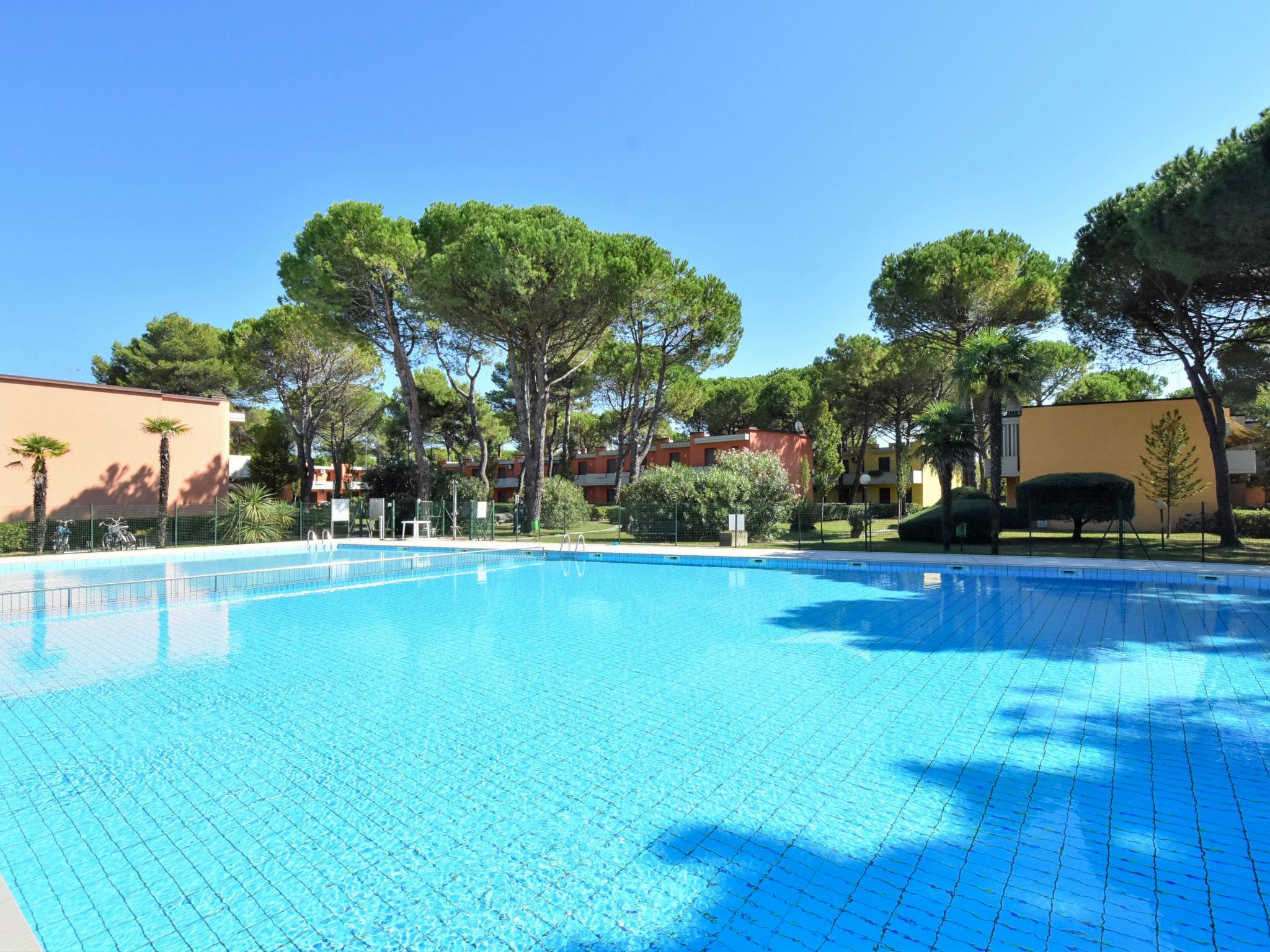 Photo 2 - Appartement de 2 chambres à San Michele al Tagliamento avec piscine et vues à la mer