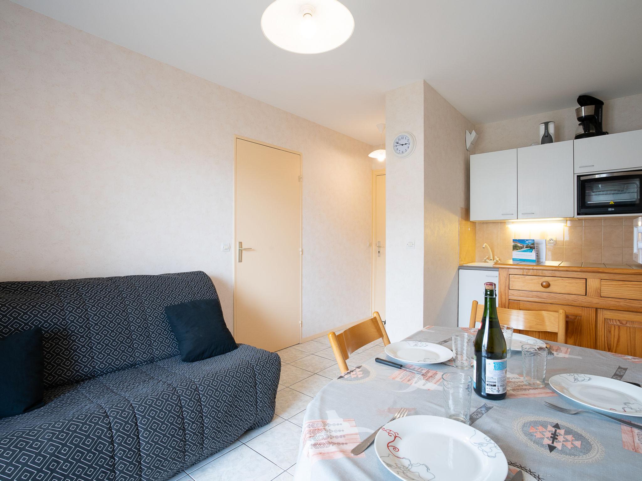 Foto 6 - Appartamento con 1 camera da letto a Cabourg con vista mare