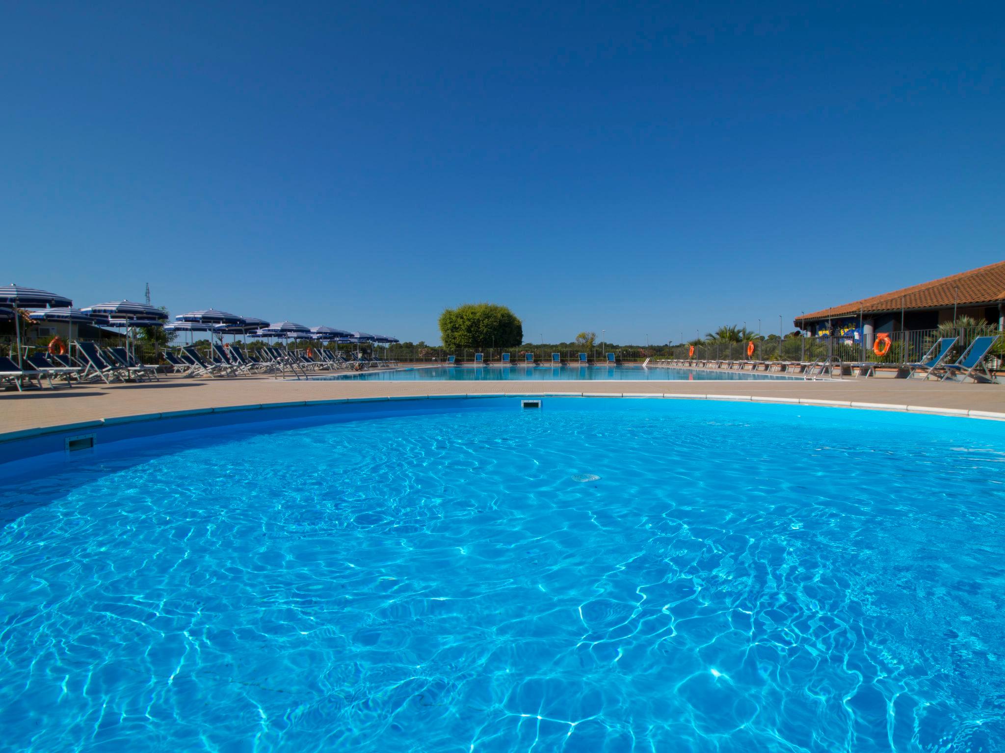 Photo 2 - Maison de 1 chambre à Piombino avec piscine et jardin