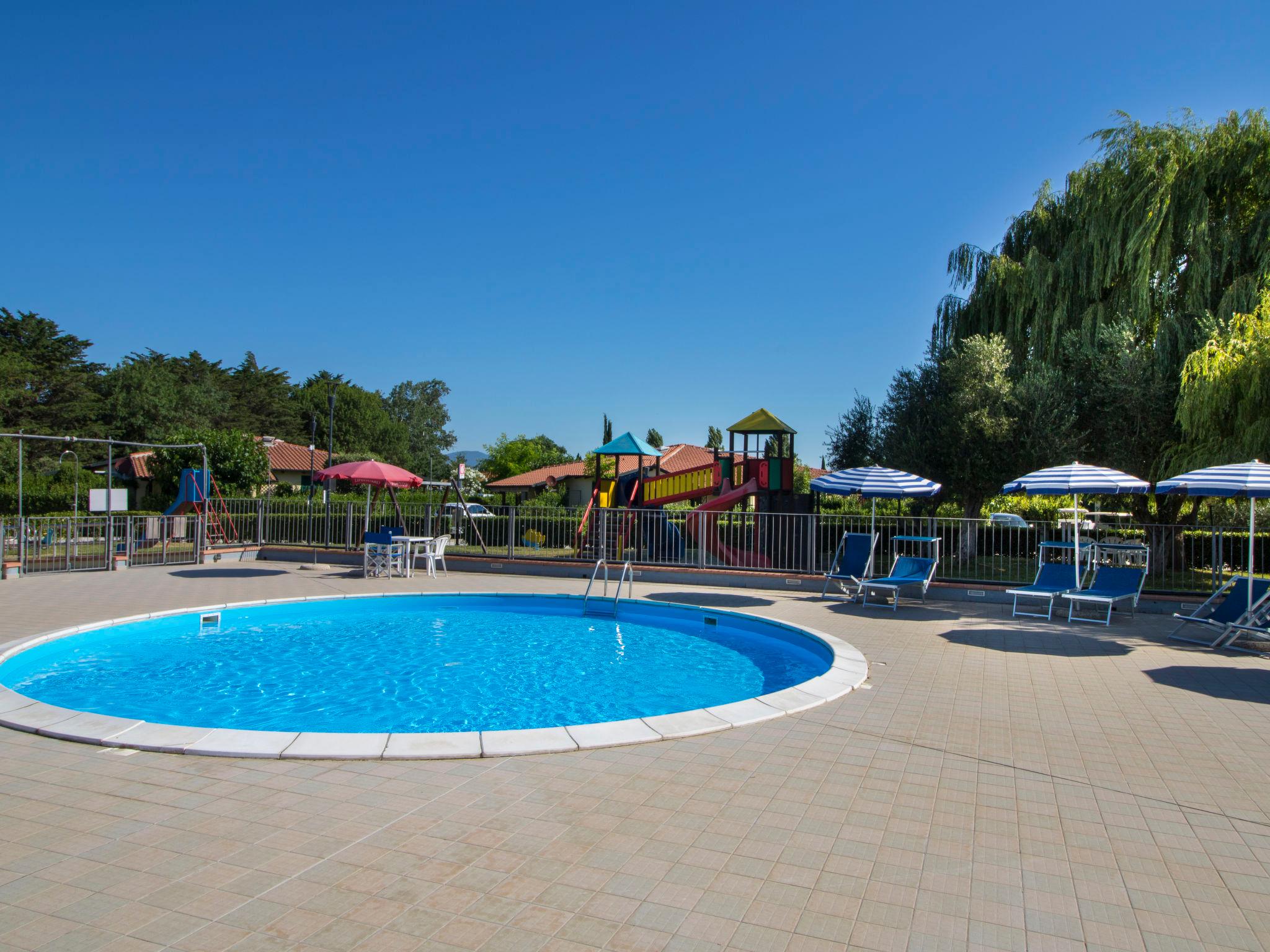 Photo 24 - Maison de 2 chambres à Piombino avec piscine et jardin