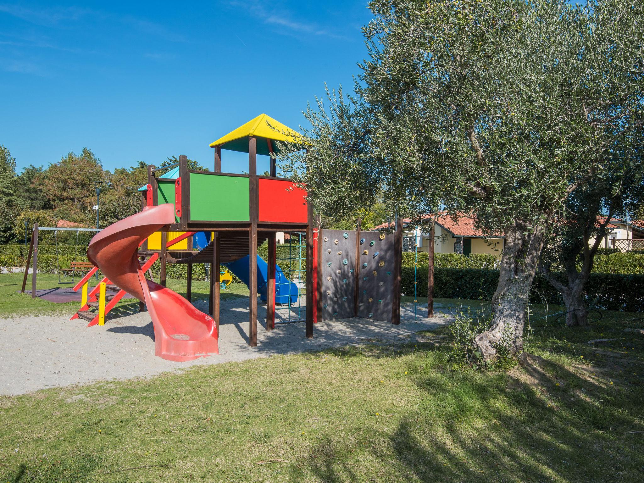 Photo 21 - Maison de 2 chambres à Piombino avec piscine et jardin