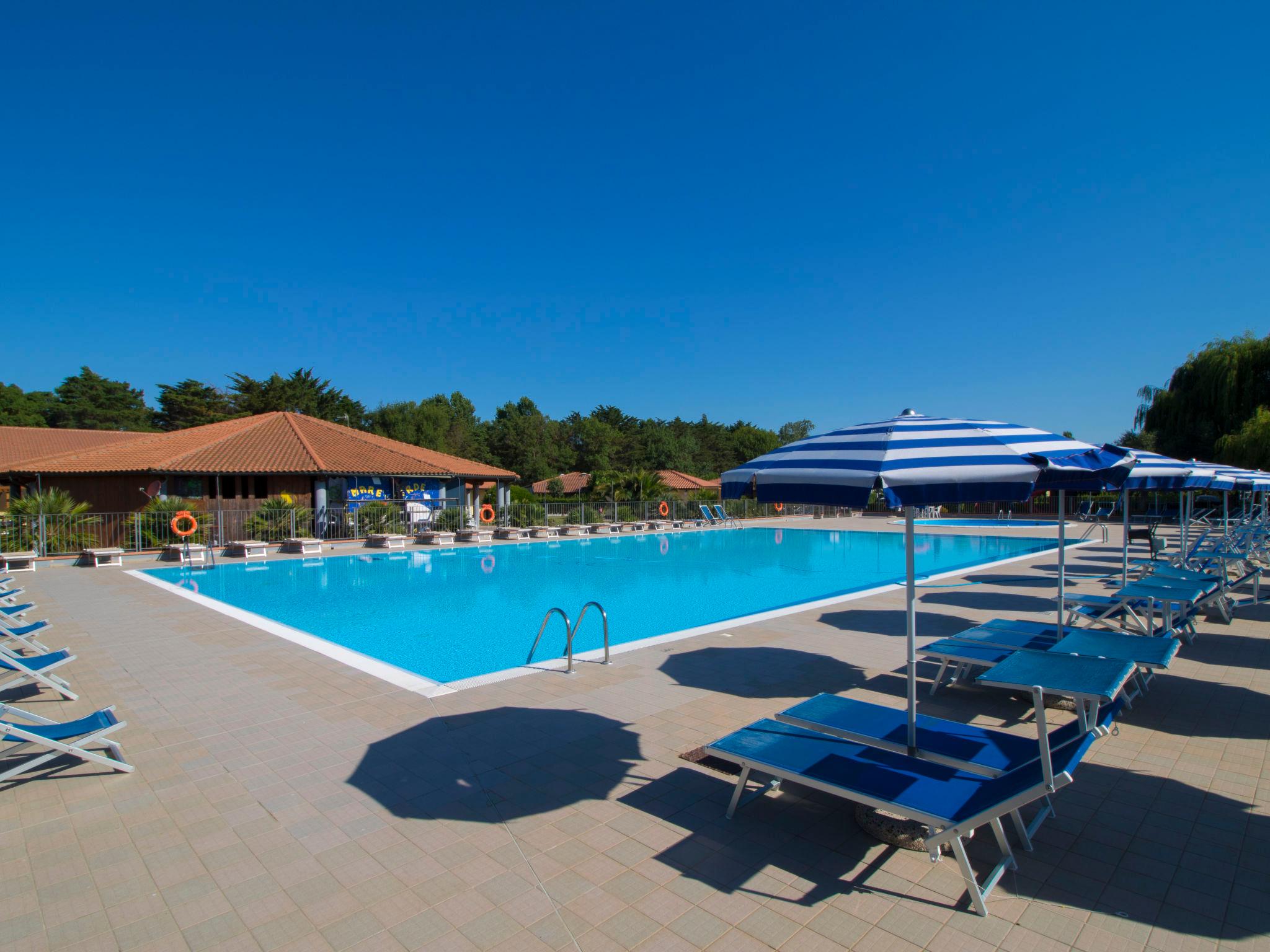 Photo 2 - Maison de 2 chambres à Piombino avec piscine et jardin