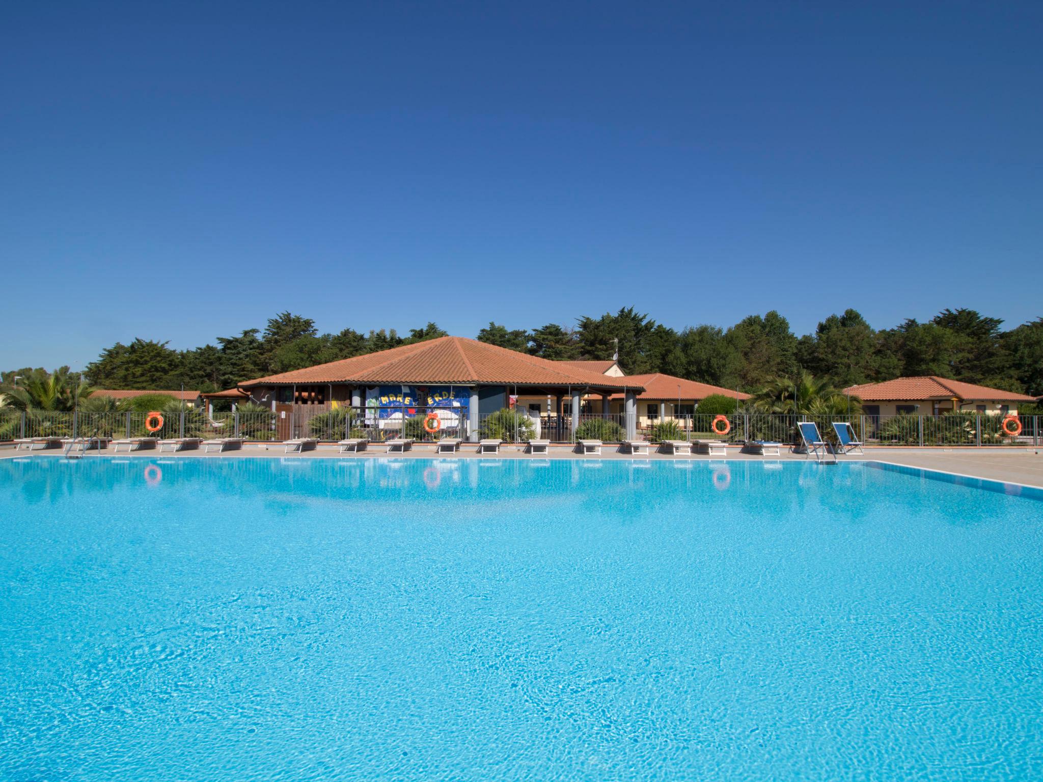 Photo 20 - Maison de 2 chambres à Piombino avec piscine et jardin