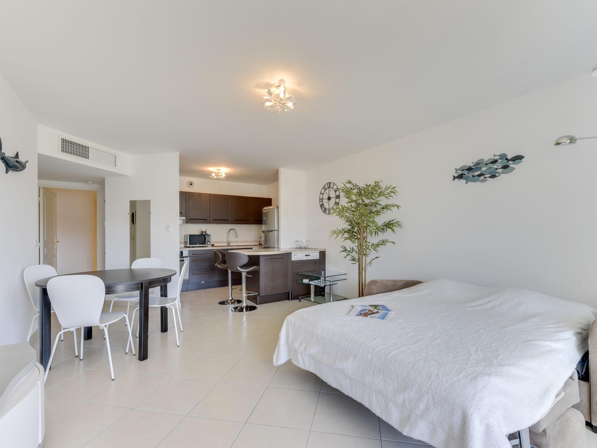 Foto 9 - Apartamento de 2 quartos em Cavalaire-sur-Mer com vistas do mar