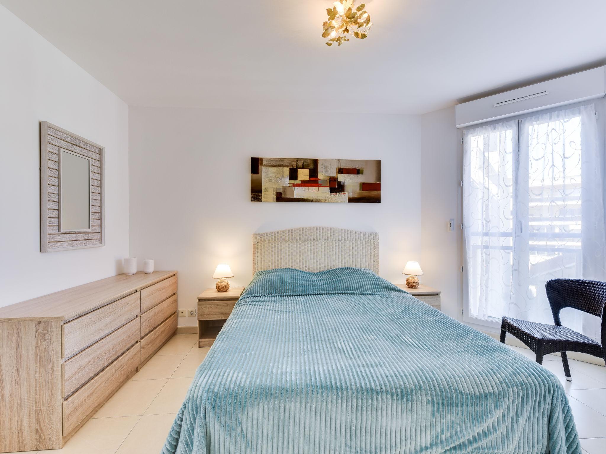 Foto 10 - Apartment mit 2 Schlafzimmern in Cavalaire-sur-Mer mit blick aufs meer