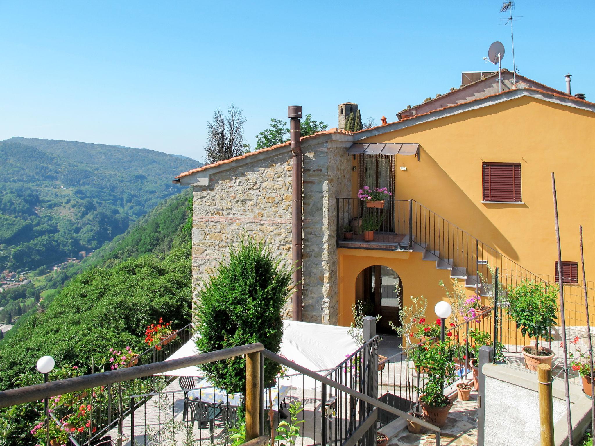 Photo 1 - Appartement de 2 chambres à Pescia avec piscine et terrasse