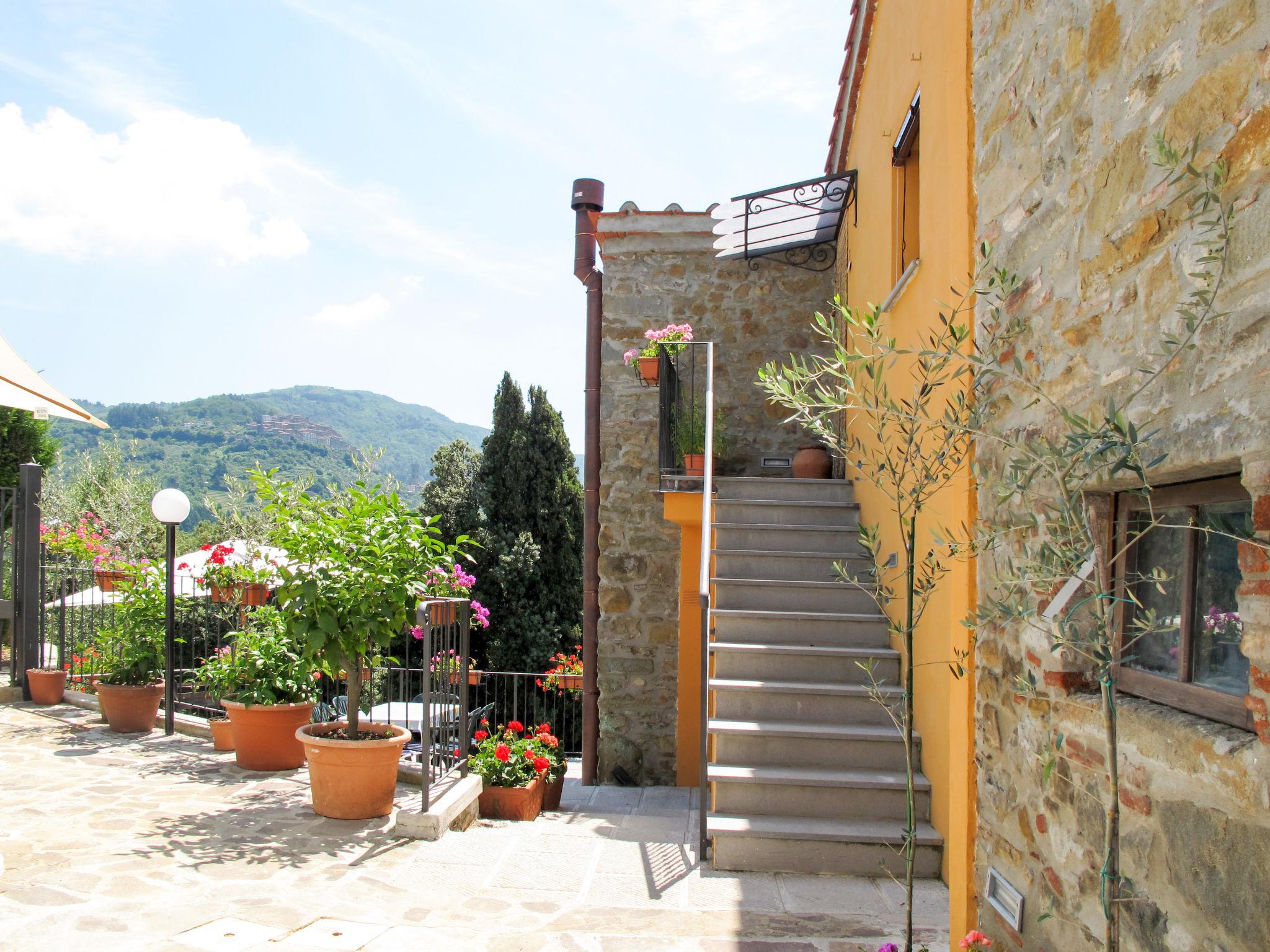 Foto 17 - Haus mit 4 Schlafzimmern in Pescia mit privater pool und terrasse