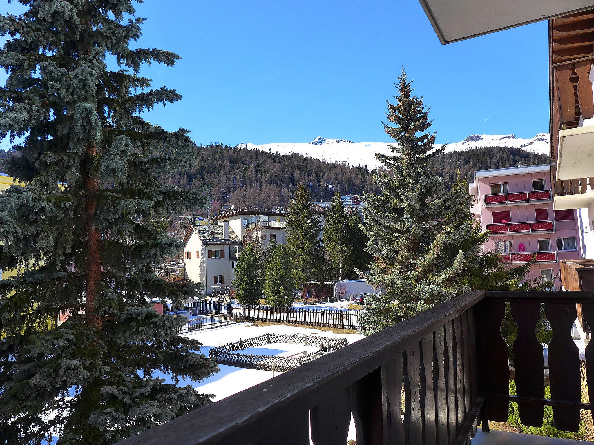 Foto 15 - Apartamento de 1 quarto em Sankt Moritz com jardim e vista para a montanha