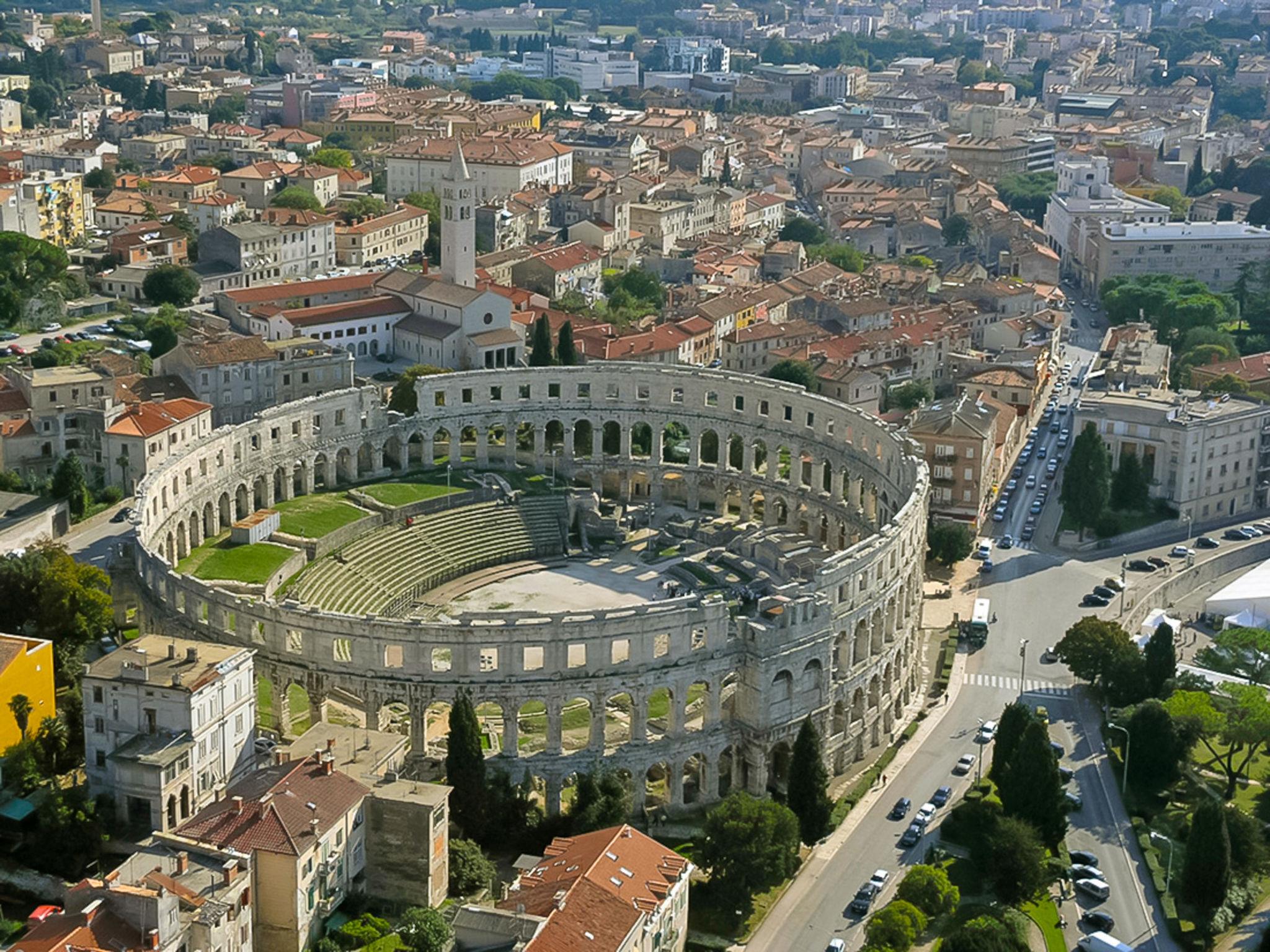 Foto 2 - Apartamento de 2 quartos em Pula com jardim e terraço