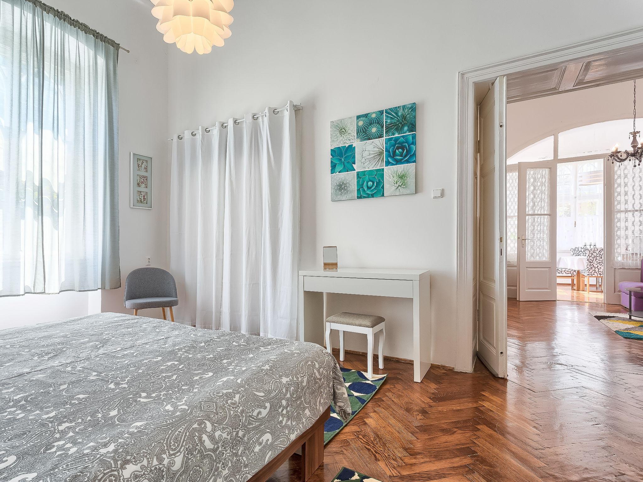 Foto 26 - Apartamento de 2 quartos em Pula com jardim e vistas do mar