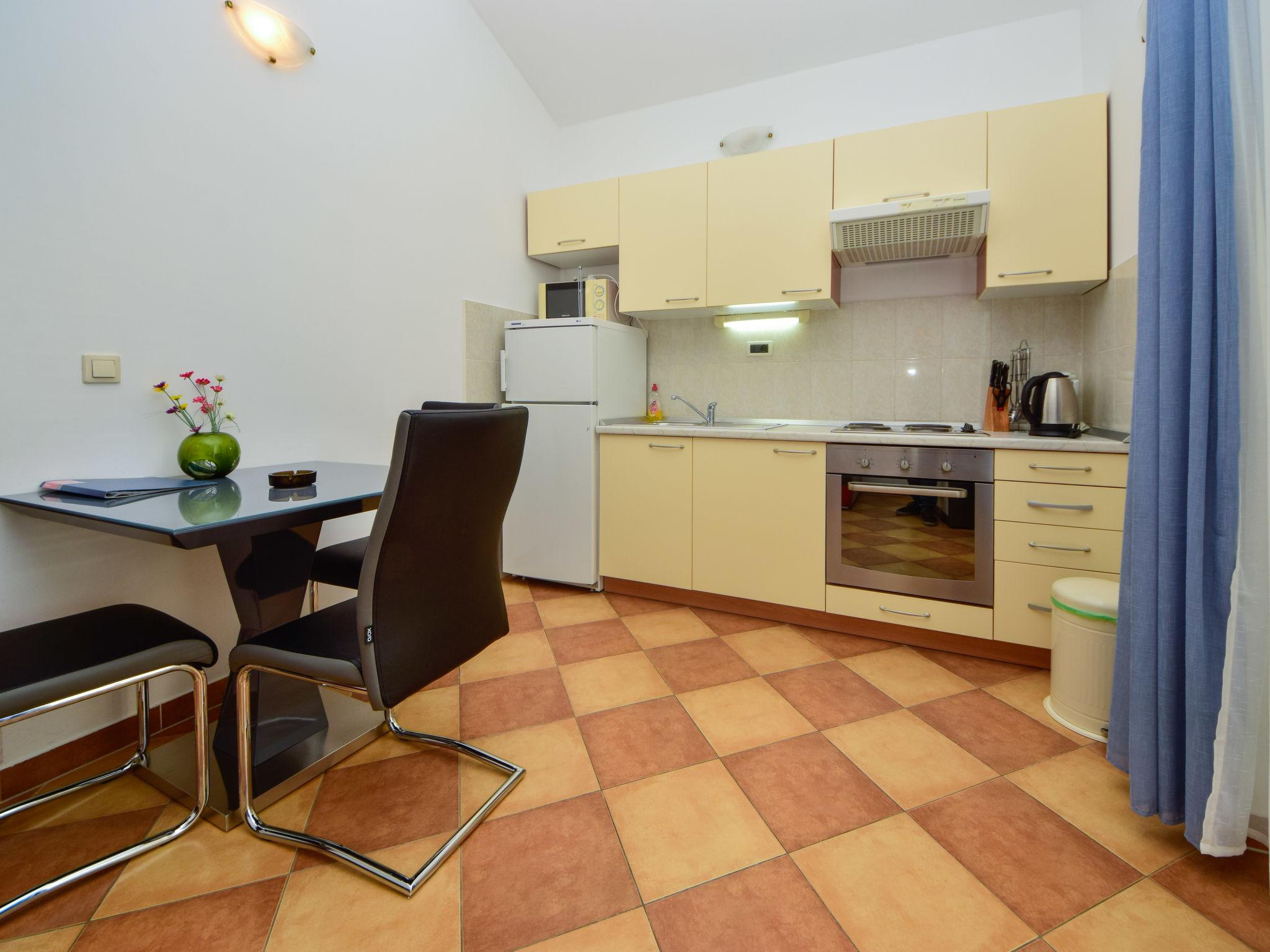 Foto 6 - Appartamento con 1 camera da letto a Trogir con piscina e vista mare