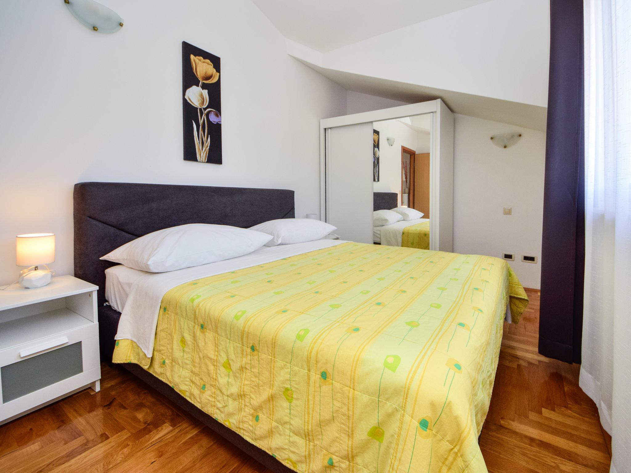 Foto 9 - Appartamento con 1 camera da letto a Trogir con piscina e vista mare