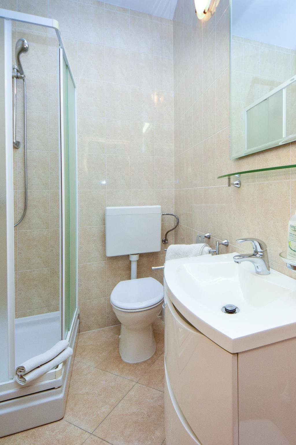 Foto 10 - Appartamento con 1 camera da letto a Trogir con piscina e vista mare