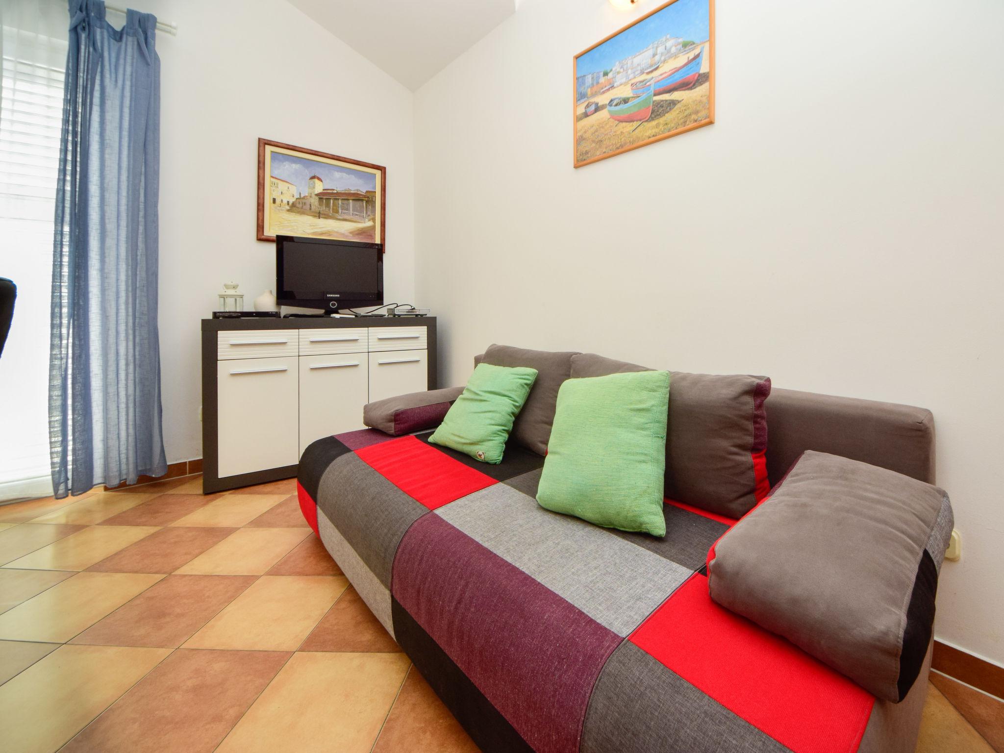 Foto 8 - Apartment mit 1 Schlafzimmer in Trogir mit schwimmbad und blick aufs meer