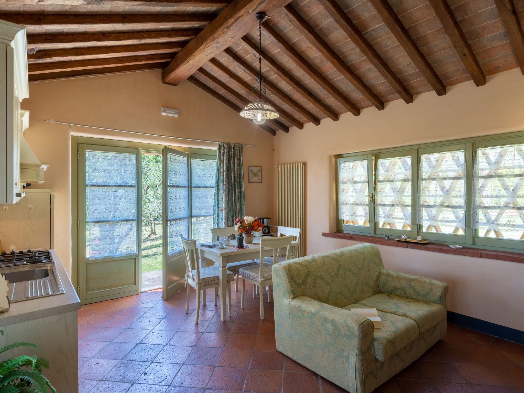 Foto 5 - Haus mit 1 Schlafzimmer in Castiglion Fiorentino mit privater pool und garten