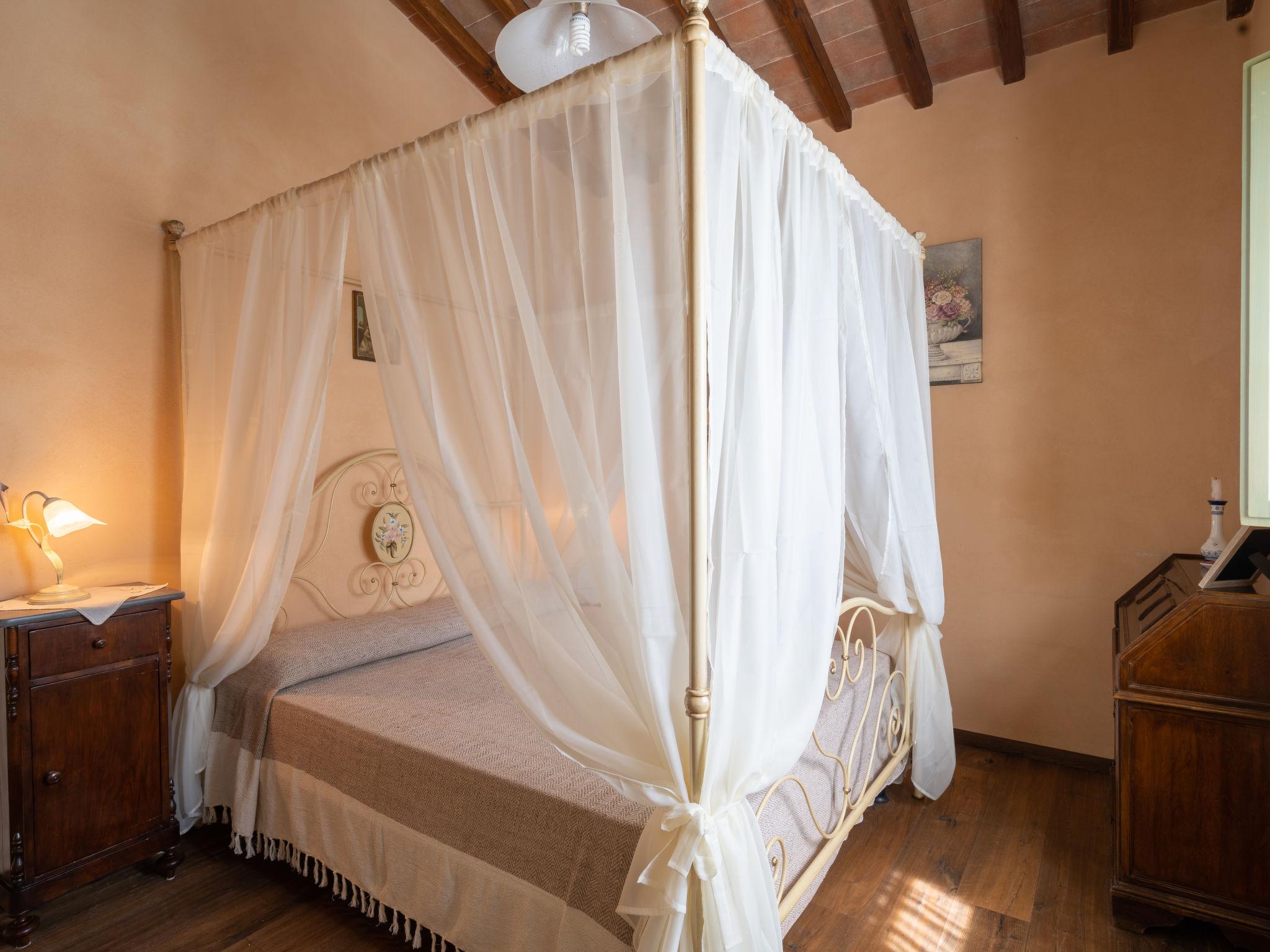 Foto 7 - Haus mit 1 Schlafzimmer in Castiglion Fiorentino mit privater pool und garten
