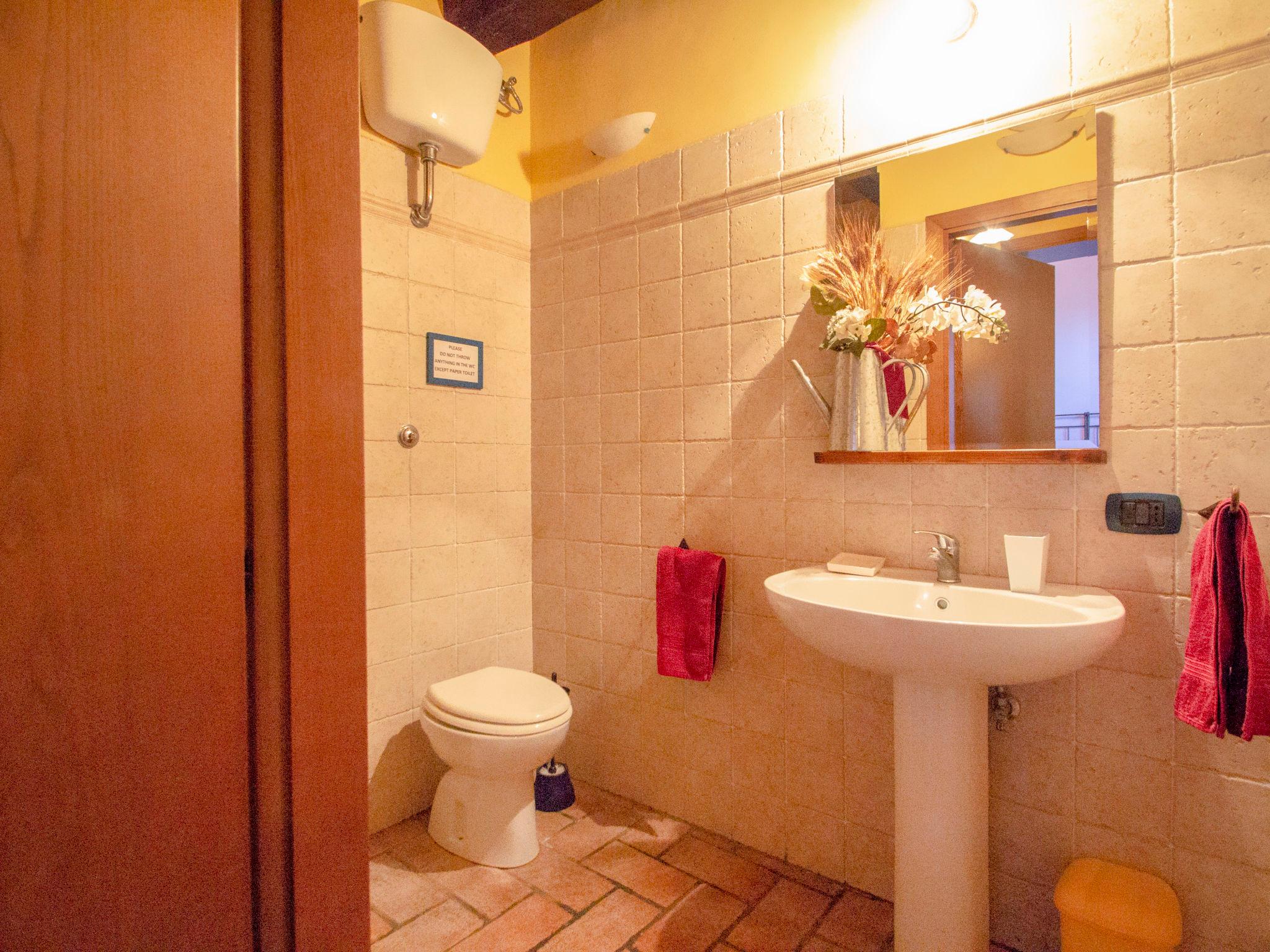 Photo 14 - 2 bedroom House in Castellina in Chianti with swimming pool and garden