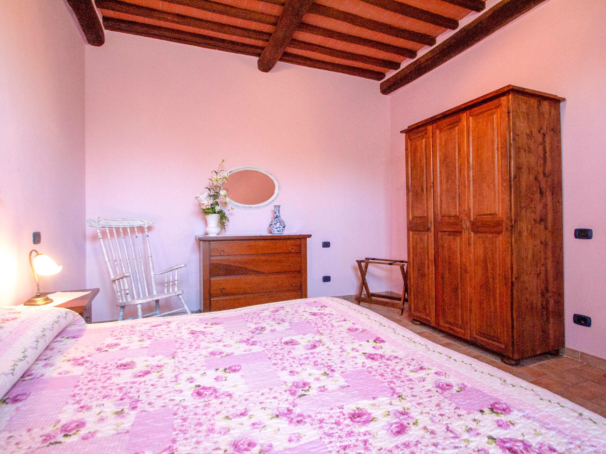 Photo 15 - 2 bedroom House in Castellina in Chianti with swimming pool and garden