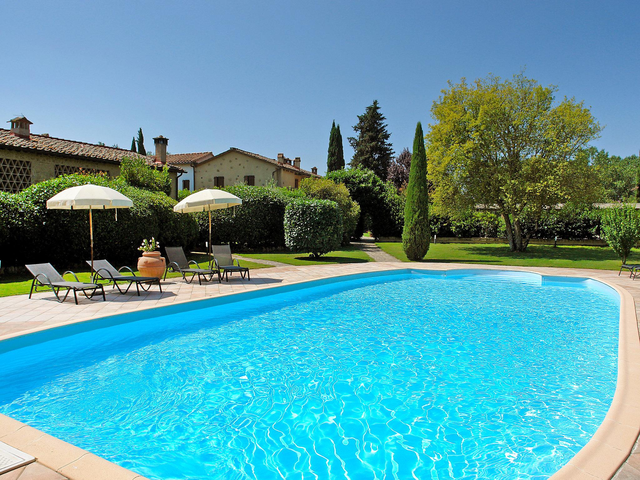 Foto 1 - Appartamento con 2 camere da letto a Castellina in Chianti con piscina e giardino