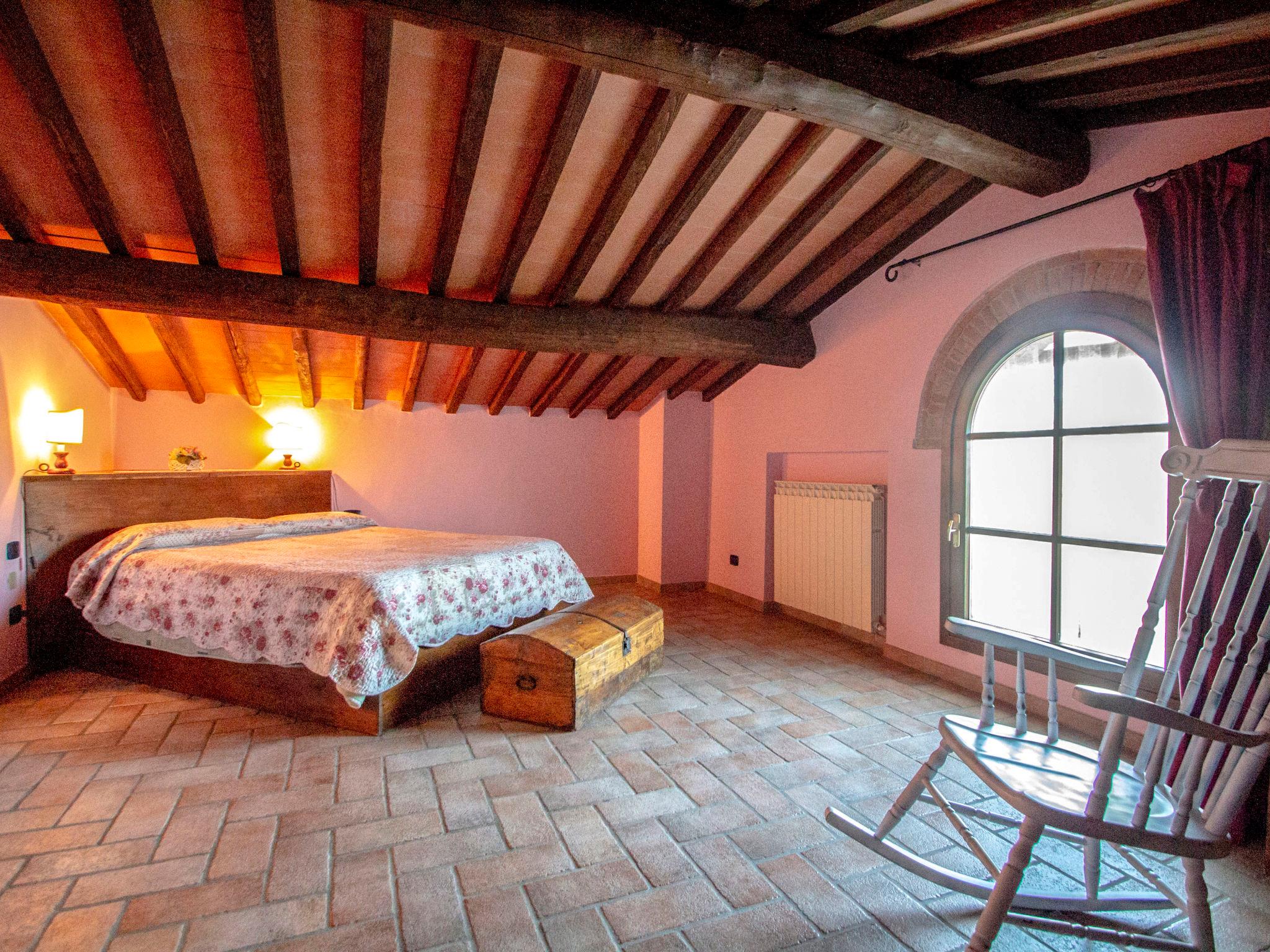 Photo 19 - 2 bedroom House in Castellina in Chianti with swimming pool and garden