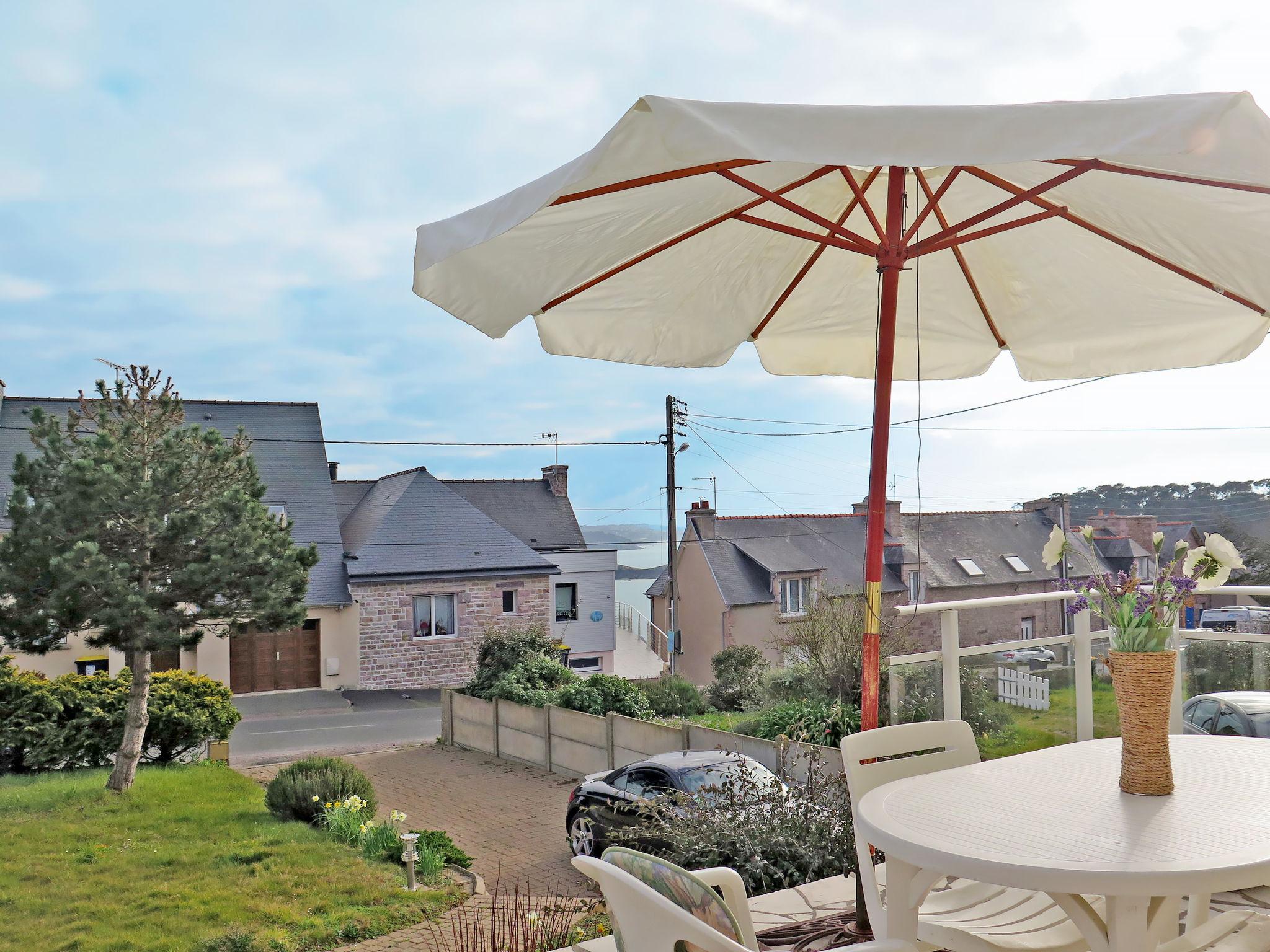 Photo 3 - Maison de 3 chambres à Erquy avec jardin et vues à la mer