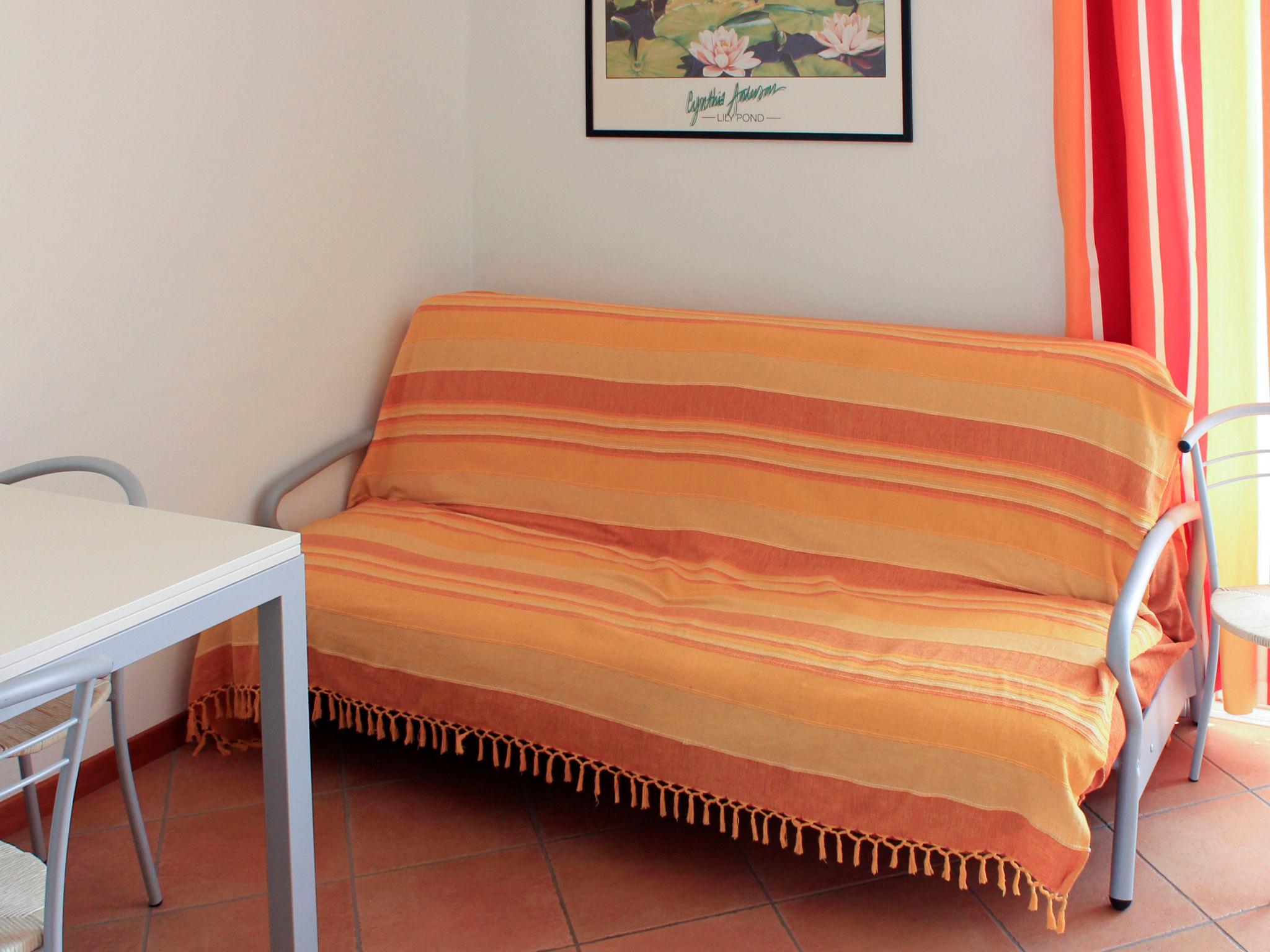 Photo 9 - 2 bedroom Apartment in Lazise with swimming pool and garden