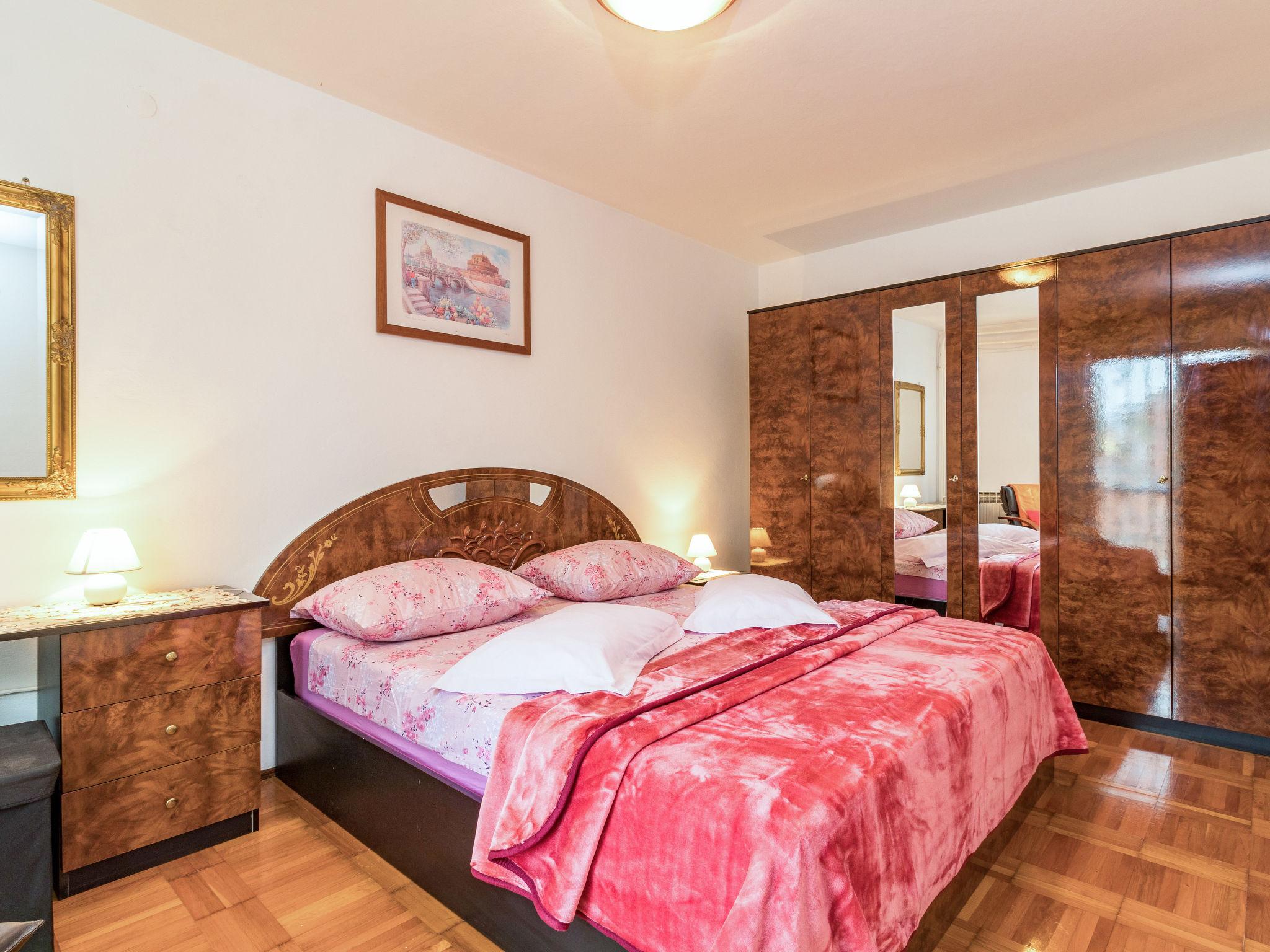 Foto 16 - Appartamento con 2 camere da letto a Kaštelir-Labinci con piscina privata e vista mare