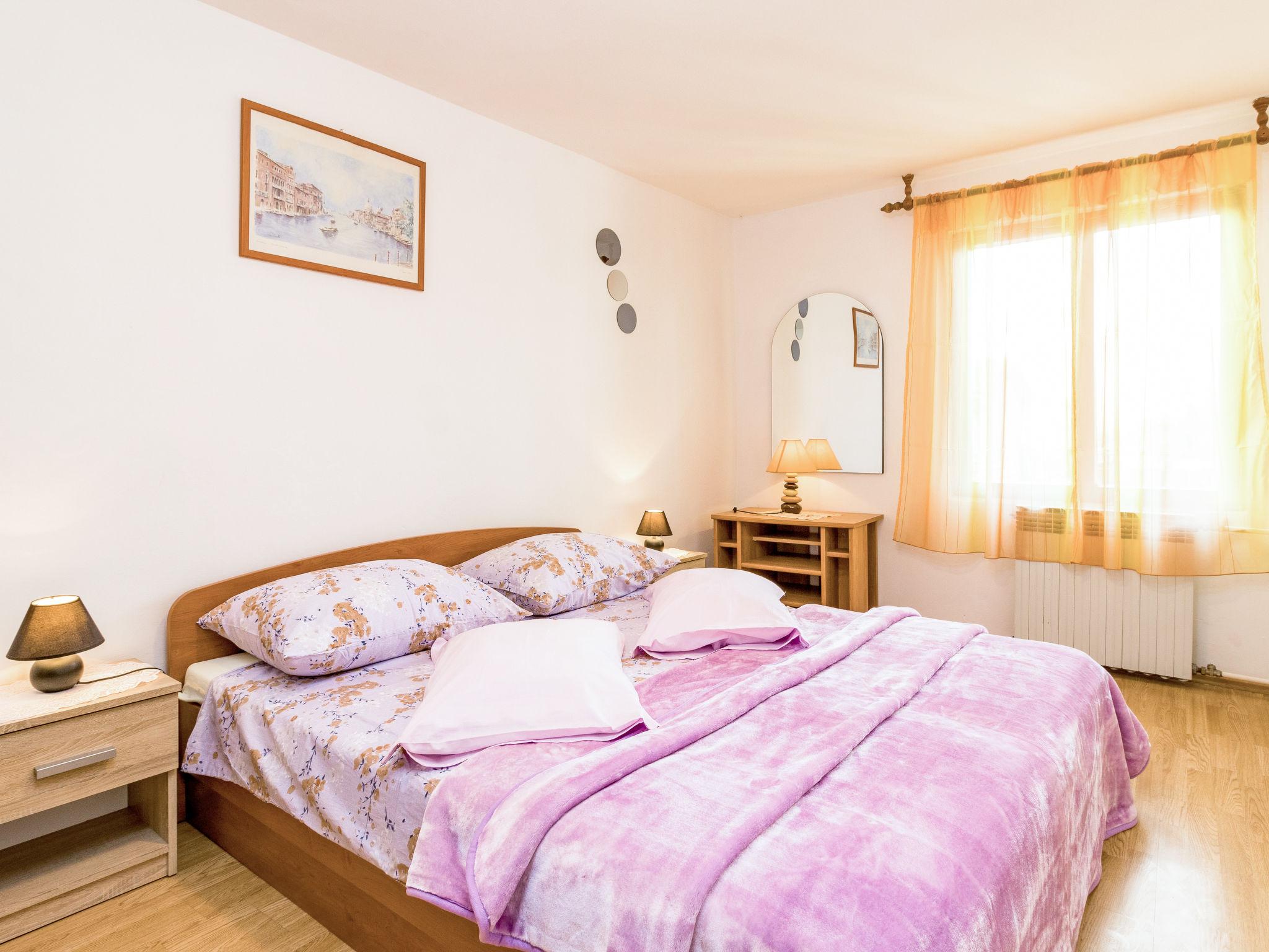 Foto 17 - Appartamento con 2 camere da letto a Kaštelir-Labinci con piscina privata e vista mare