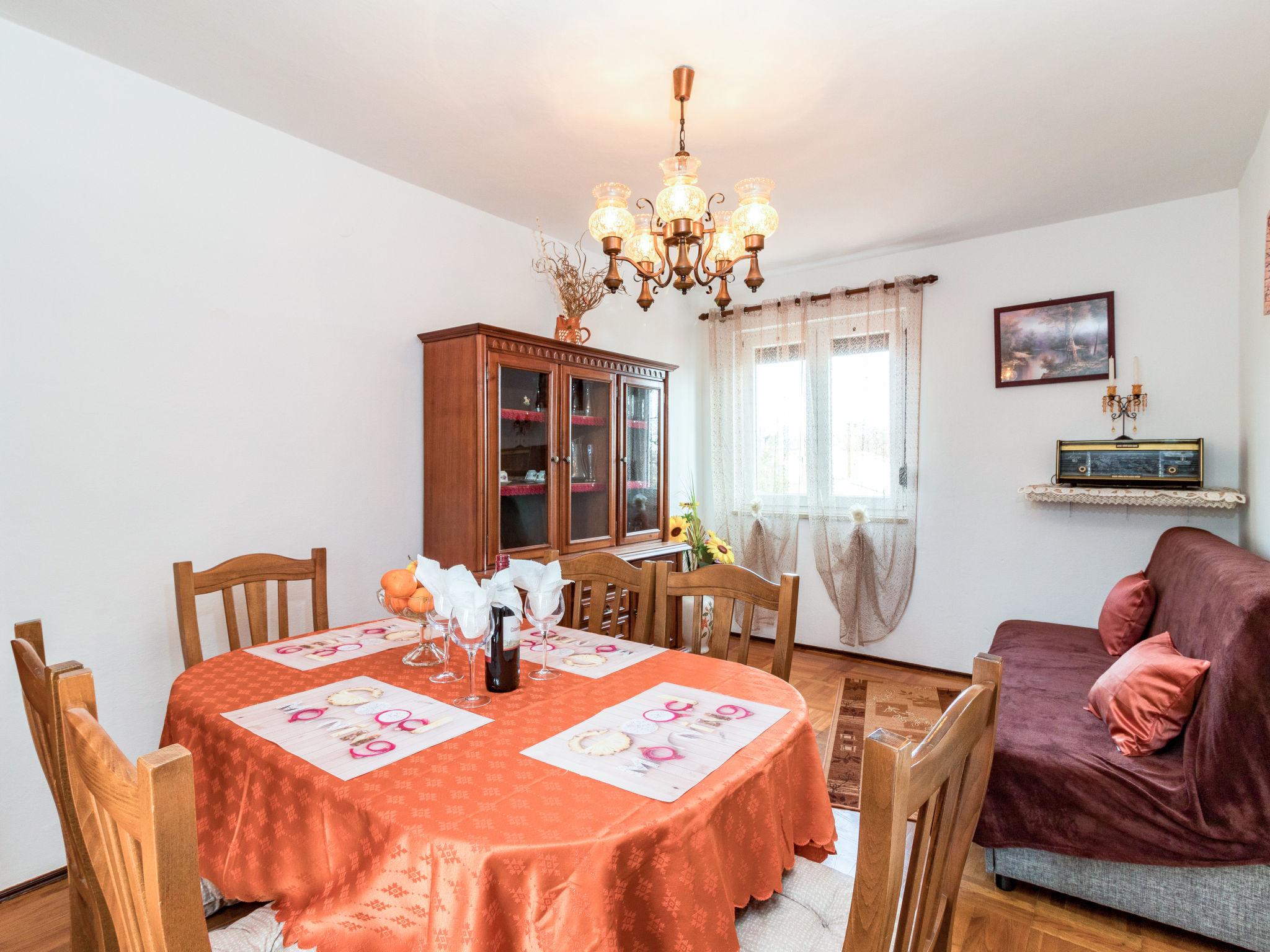 Photo 8 - 2 bedroom Apartment in Kaštelir-Labinci with private pool and garden