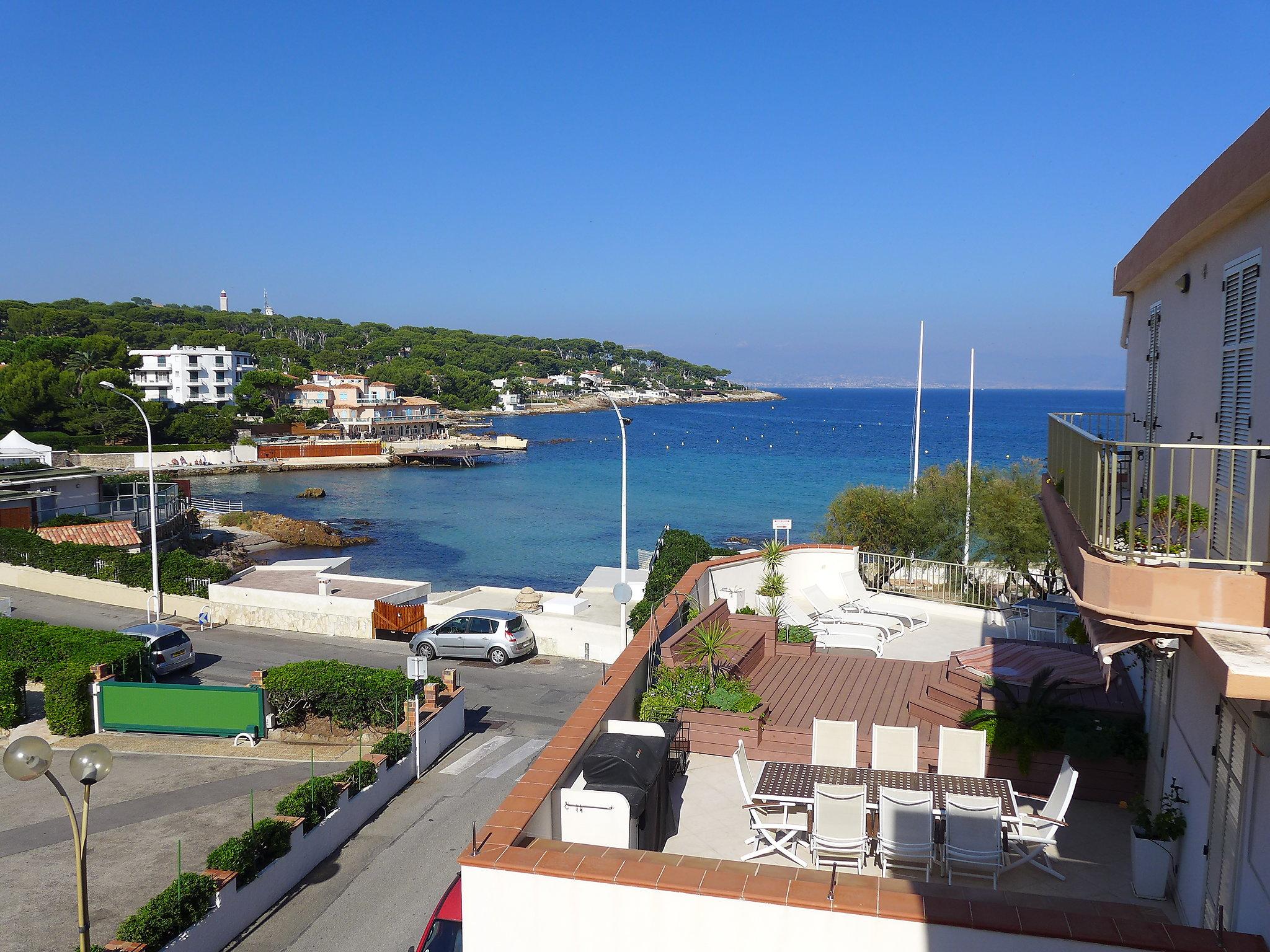 Foto 20 - Appartamento con 1 camera da letto a Antibes con vista mare