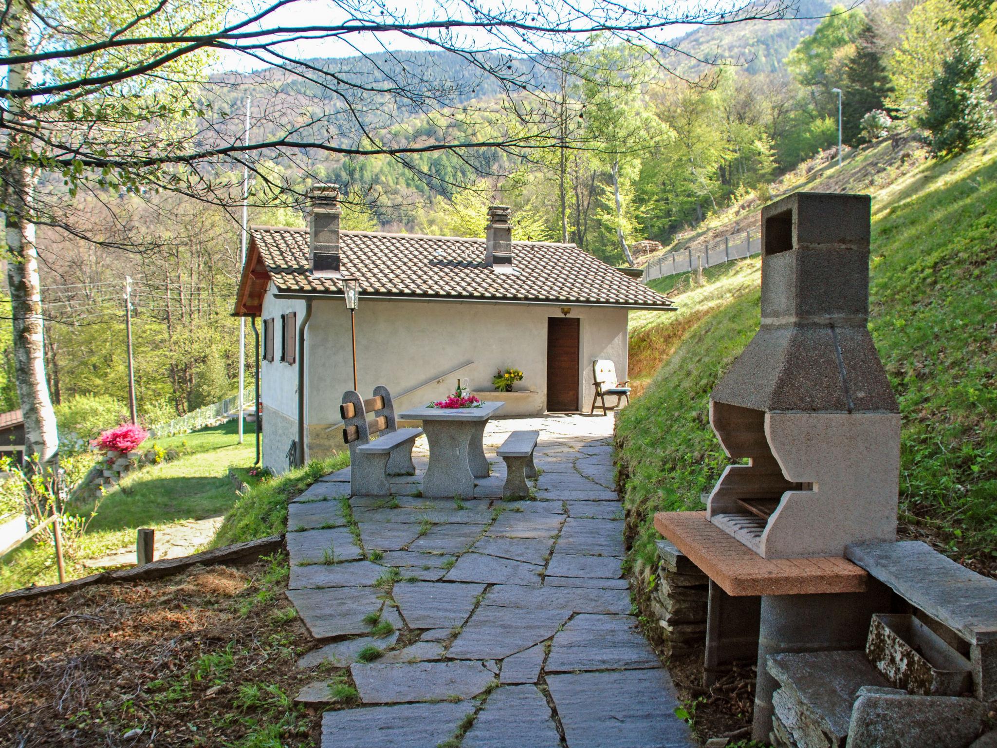 Foto 1 - Casa con 2 camere da letto a Bellinzona con giardino e vista sulle montagne