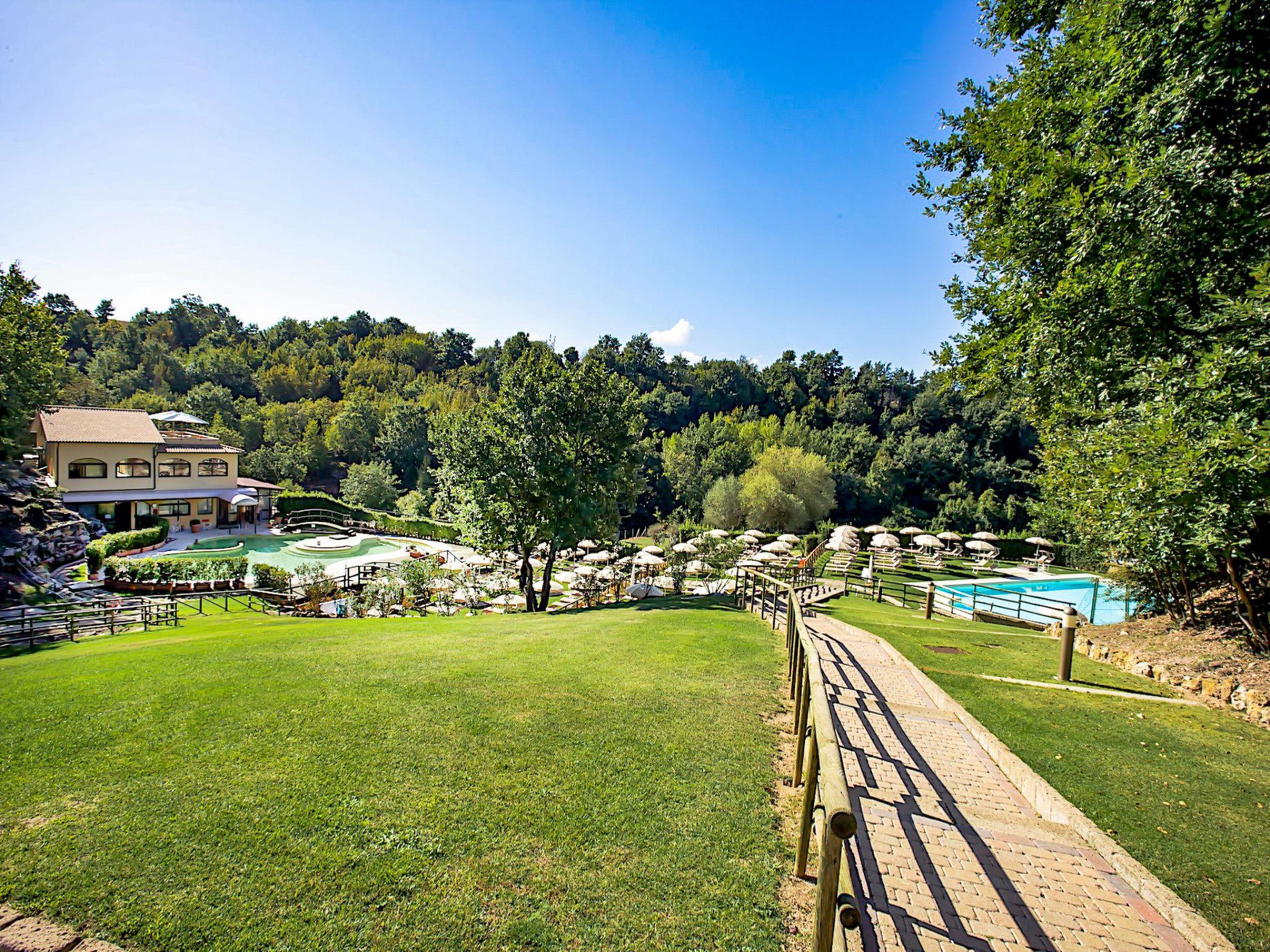 Foto 3 - Apartamento de 2 quartos em Sorano com piscina e jardim