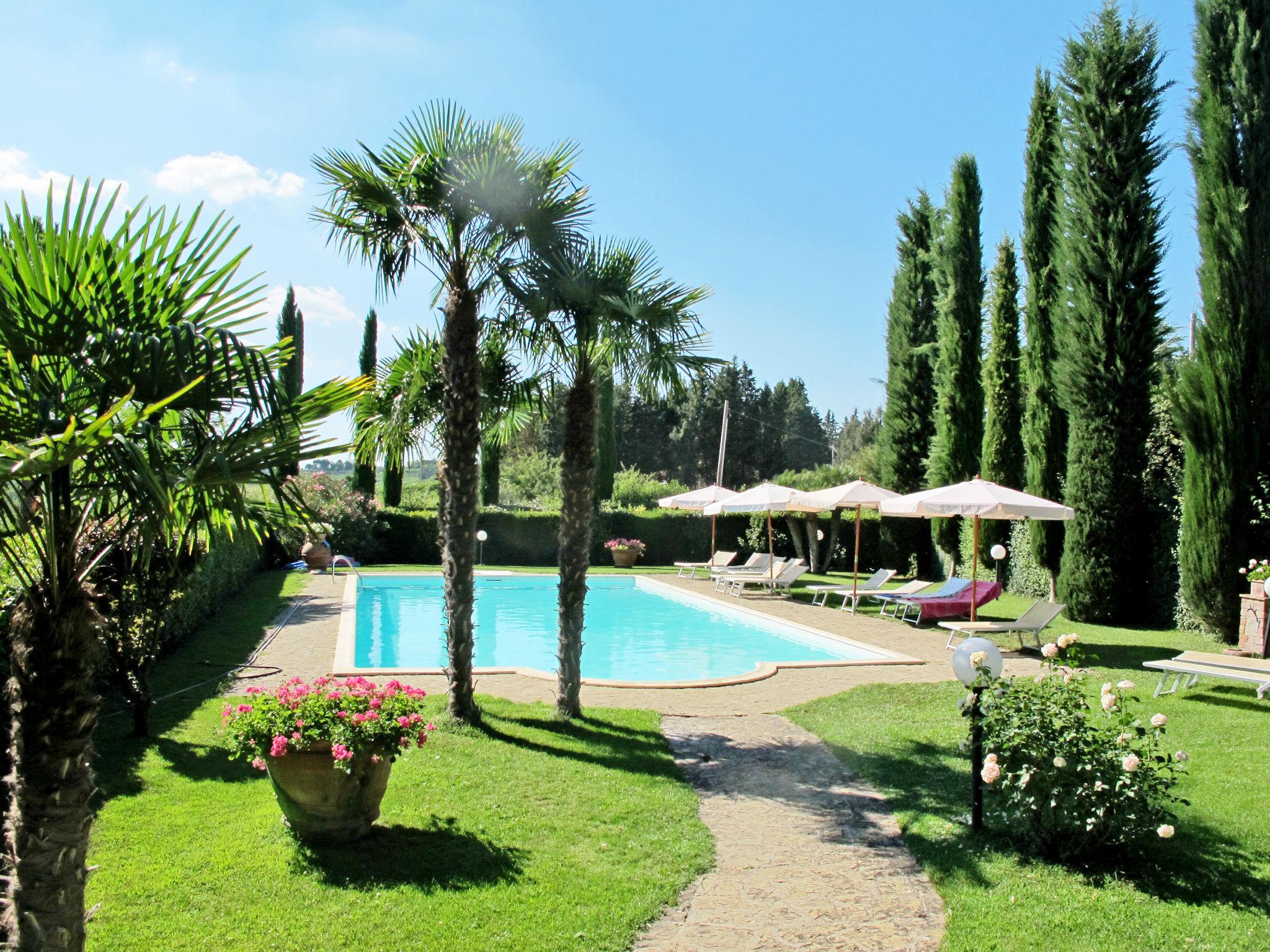 Photo 1 - Maison de 1 chambre à Poggibonsi avec piscine et jardin