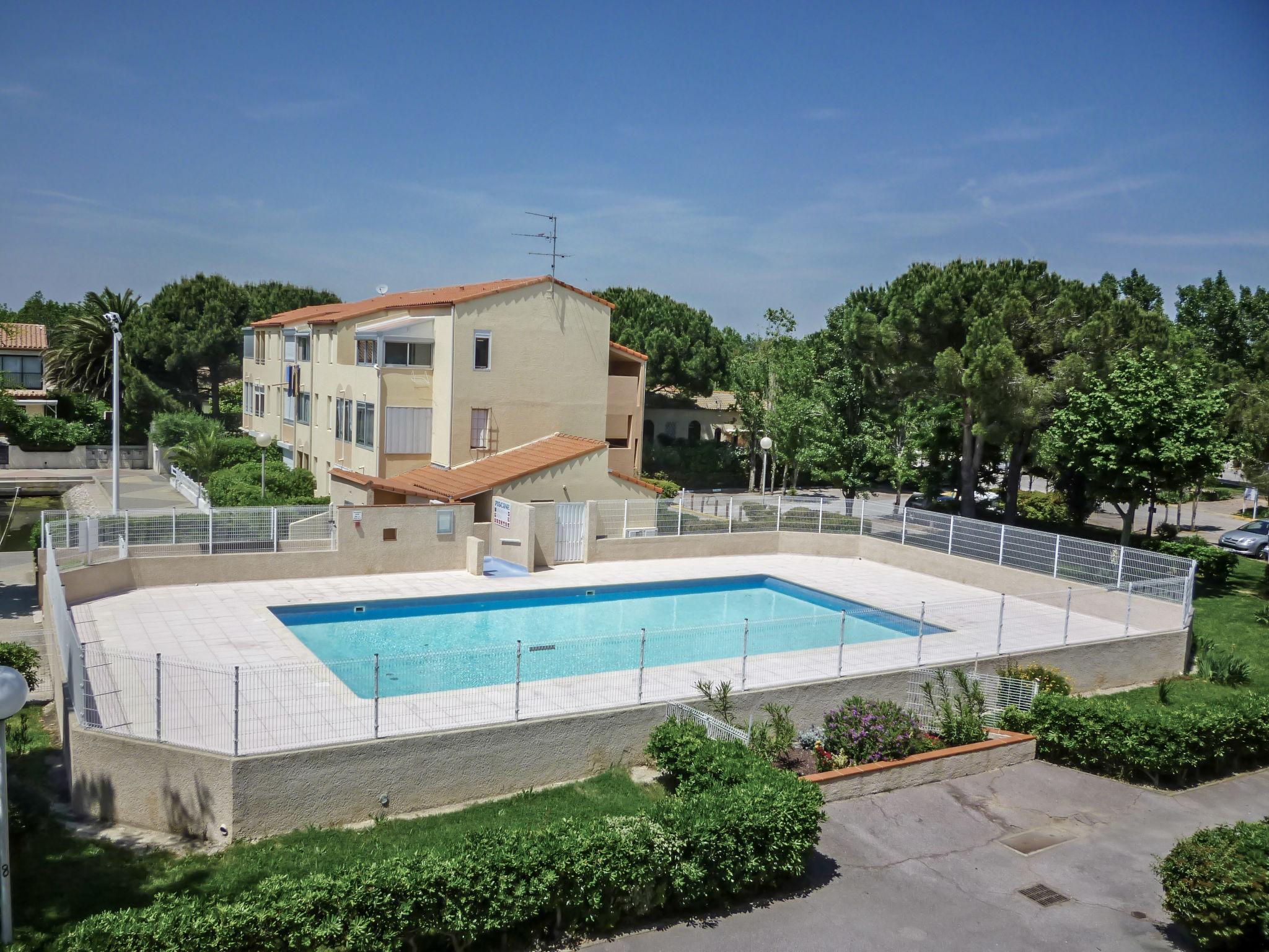 Foto 5 - Haus mit 1 Schlafzimmer in Saint-Cyprien mit schwimmbad und blick aufs meer