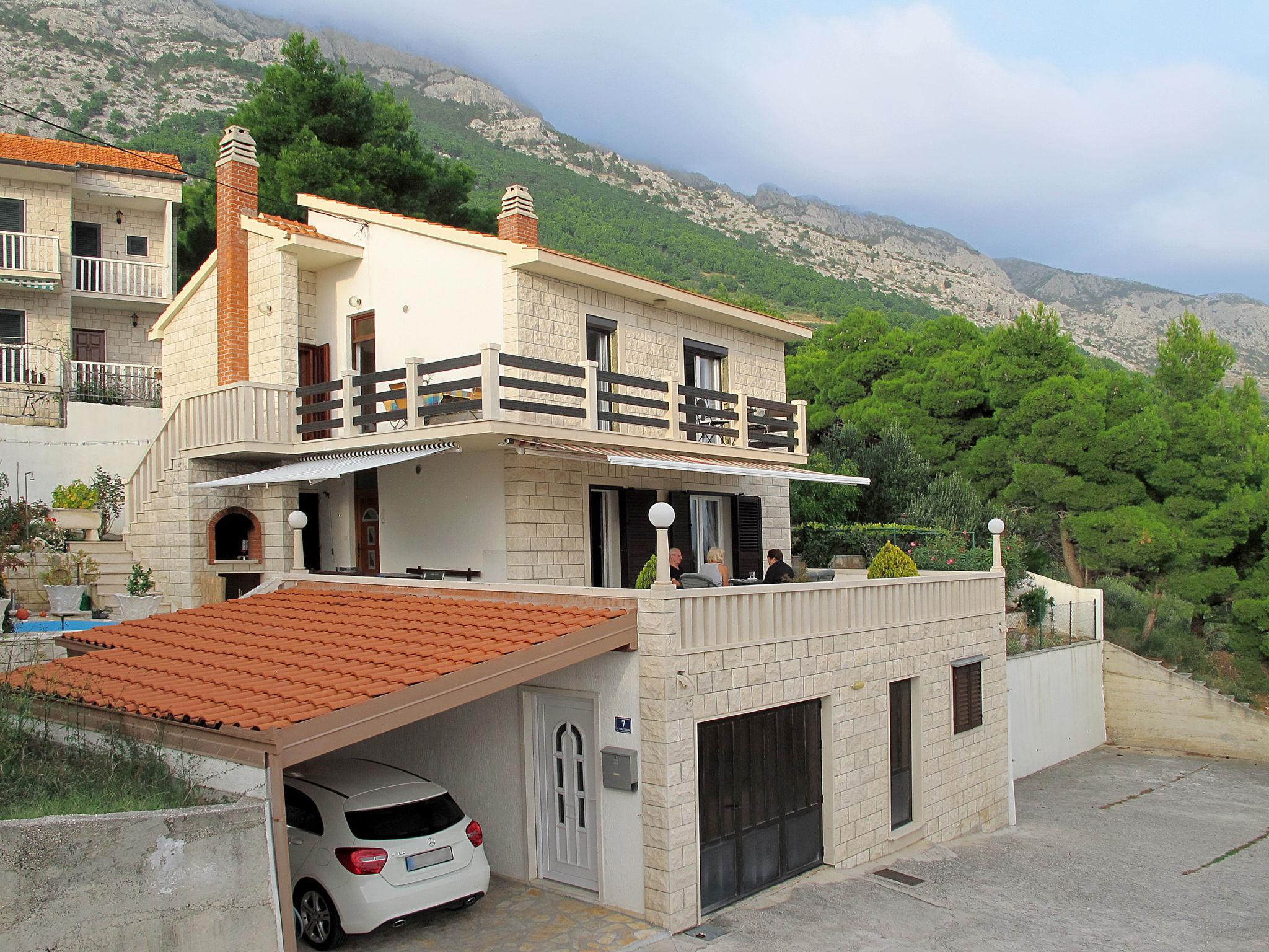 Foto 6 - Appartamento con 2 camere da letto a Omiš con giardino e terrazza