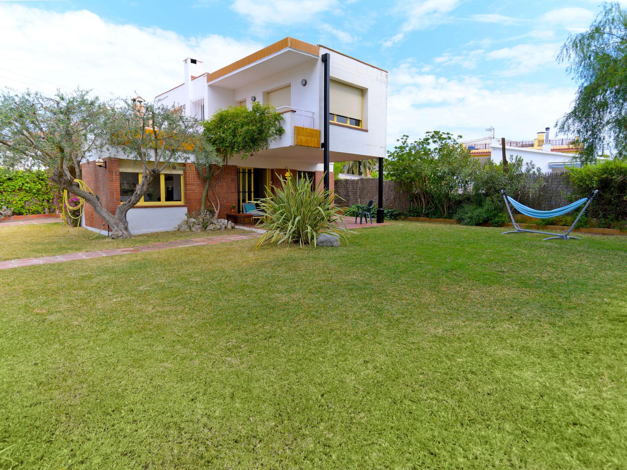 Foto 1 - Haus mit 4 Schlafzimmern in Sant Pere de Ribes mit garten und blick aufs meer