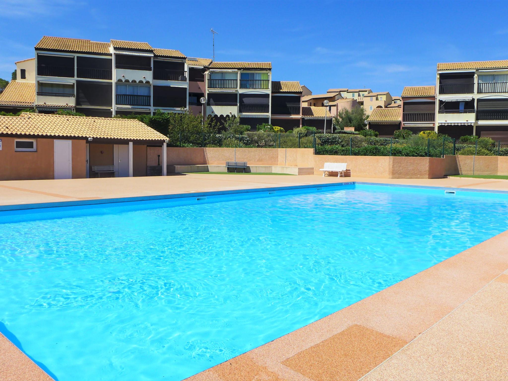 Photo 1 - 1 bedroom Apartment in Fleury with swimming pool and sea view