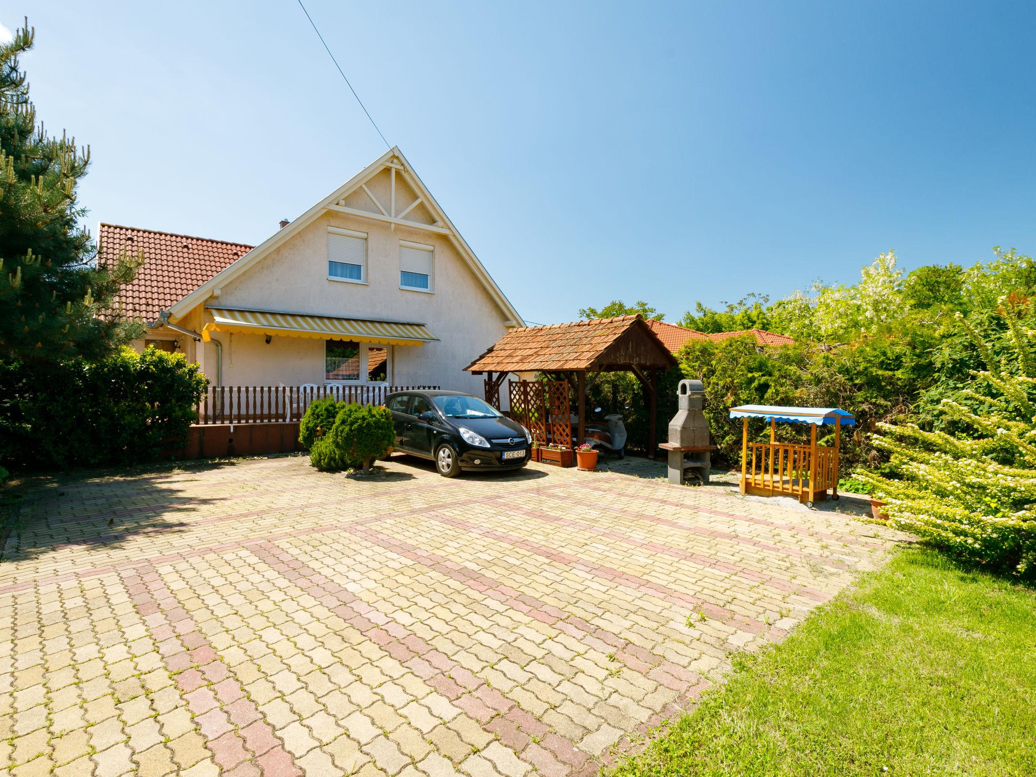 Foto 16 - Apartamento de 3 quartos em Balatonőszöd com jardim e vista para a montanha