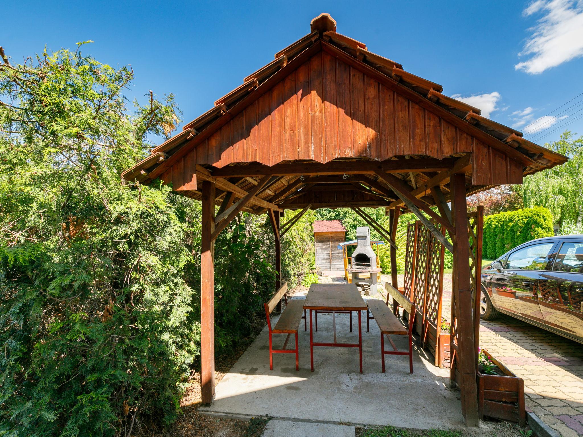 Photo 2 - Appartement de 2 chambres à Balatonőszöd avec jardin et vues sur la montagne