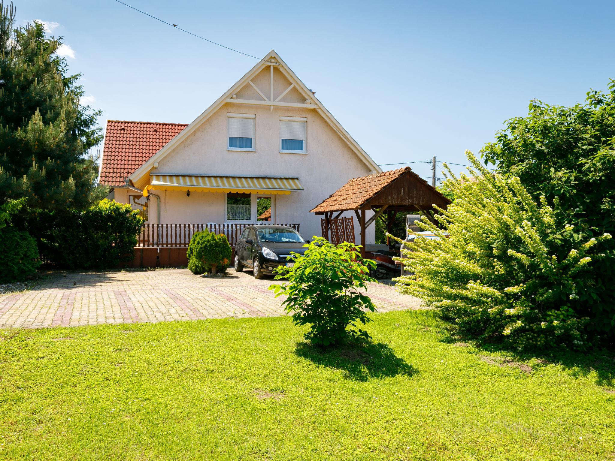 Photo 15 - Appartement de 3 chambres à Balatonőszöd avec jardin