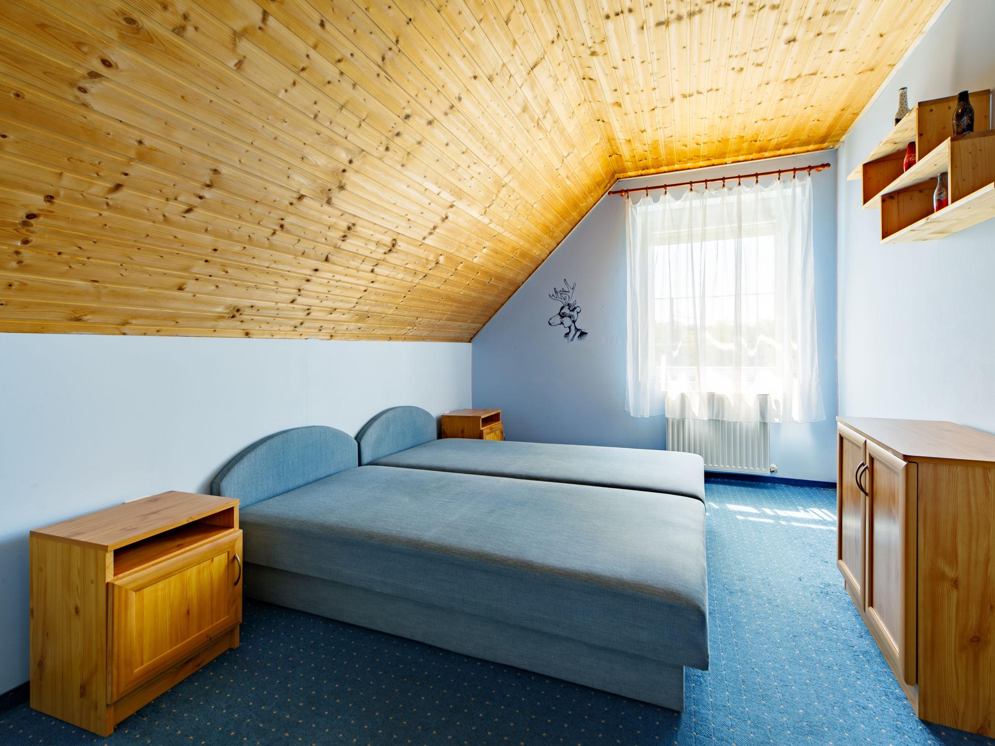 Foto 23 - Casa con 5 camere da letto a Balatonőszöd con giardino e vista sulle montagne