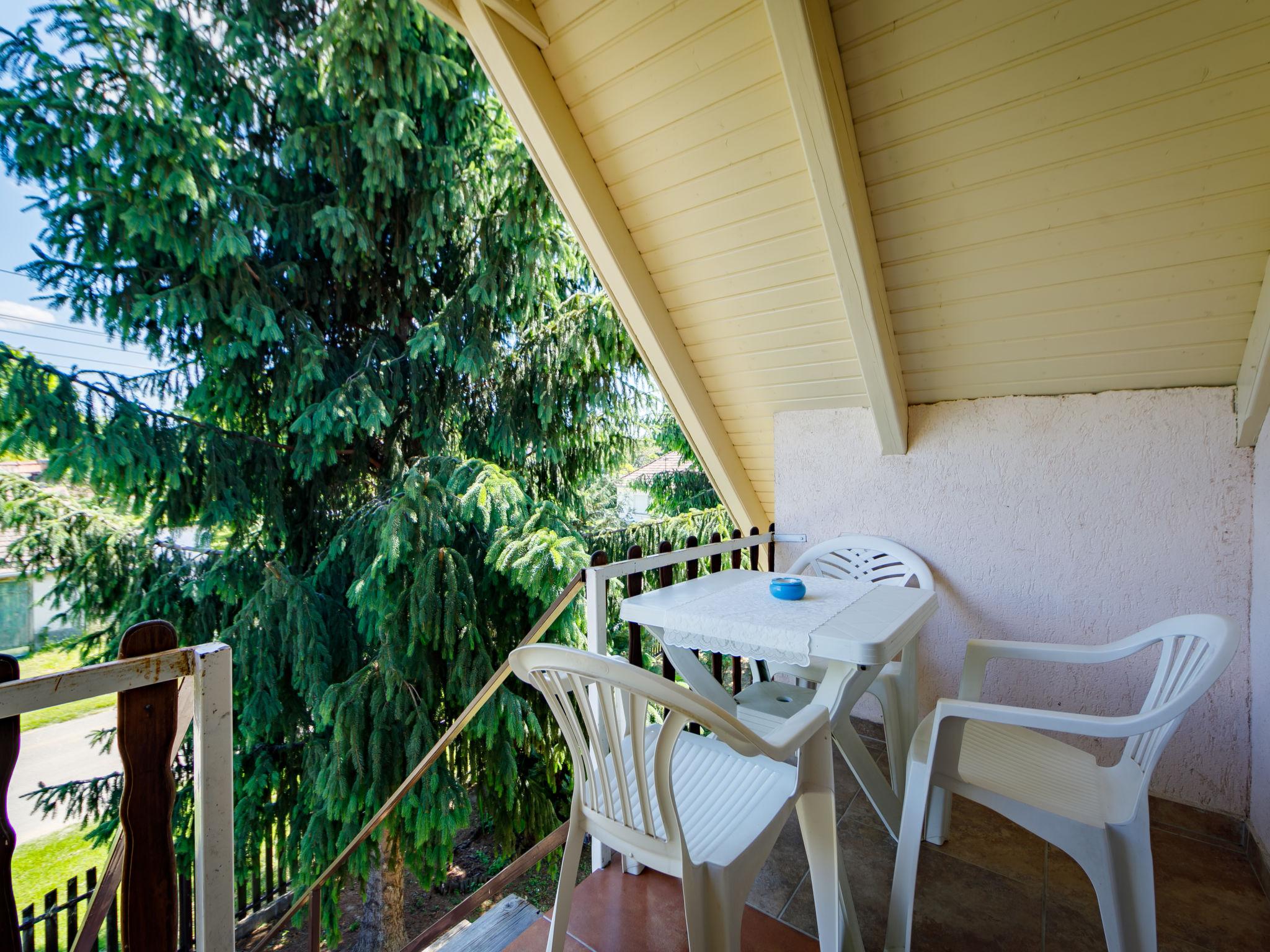 Foto 13 - Apartamento de 3 quartos em Balatonőszöd com jardim e vista para a montanha