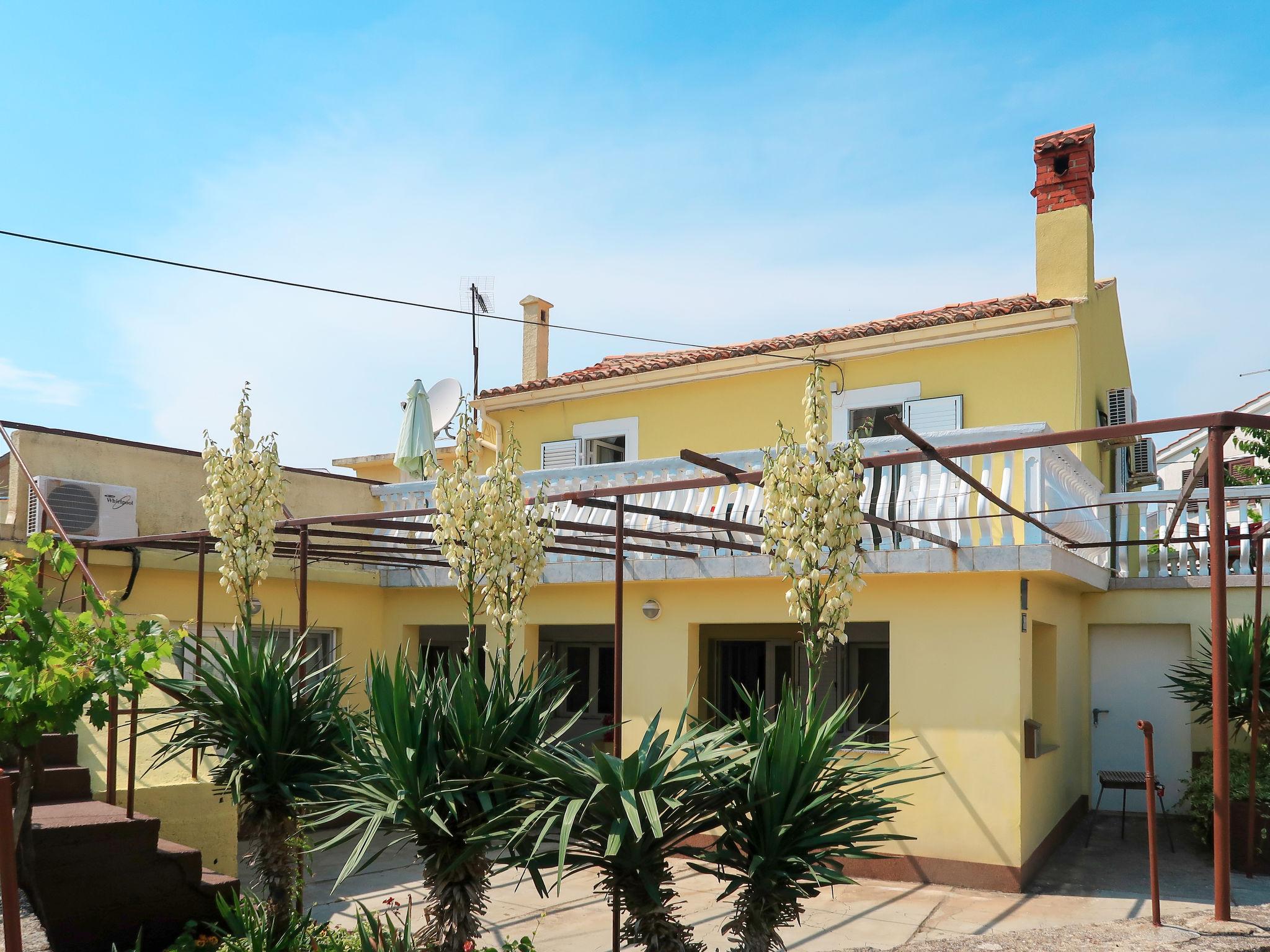 Foto 1 - Casa de 4 quartos em Krk com terraço e vistas do mar