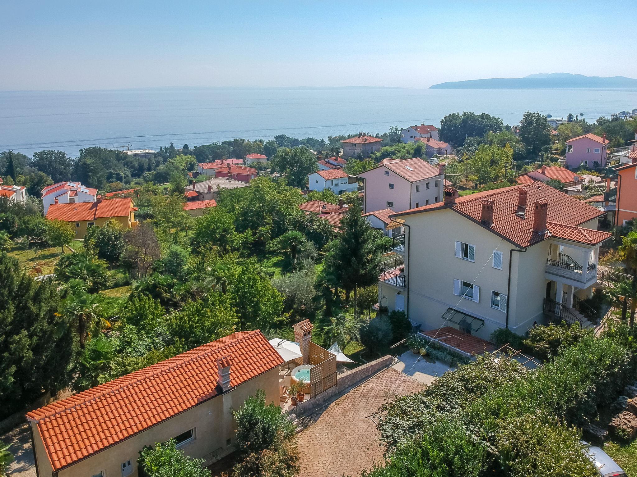 Foto 19 - Casa em Opatija com terraço e banheira de hidromassagem